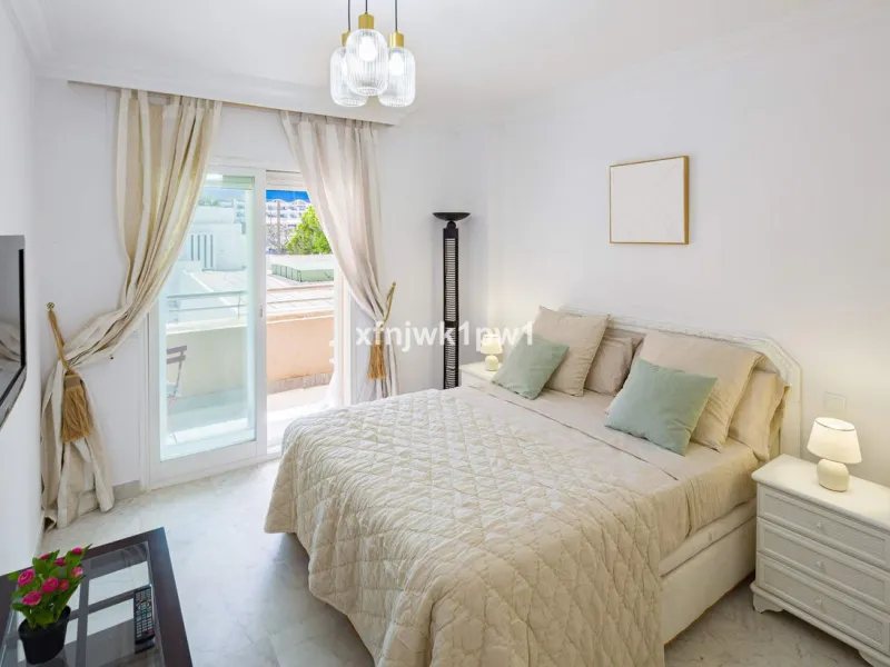 Fantastic two-bedroom apartment for sale in the highly sought-after Marina Banús residential complex, located in the heart of Puerto Banús, Marbella. This modern and spacious property offers the perfect combination of lifestyle, comfort, and investment va