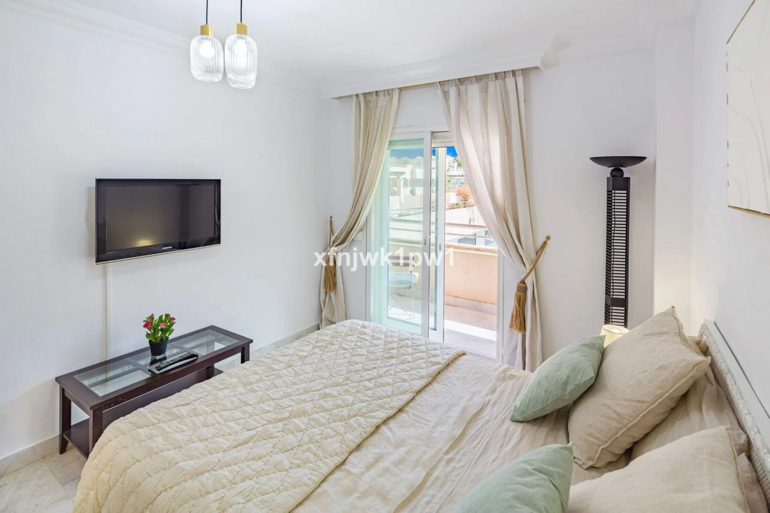 Fantastic two-bedroom apartment for sale in the highly sought-after Marina Banús residential complex, located in the heart of Puerto Banús, Marbella. This modern and spacious property offers the perfect combination of lifestyle, comfort, and investment va