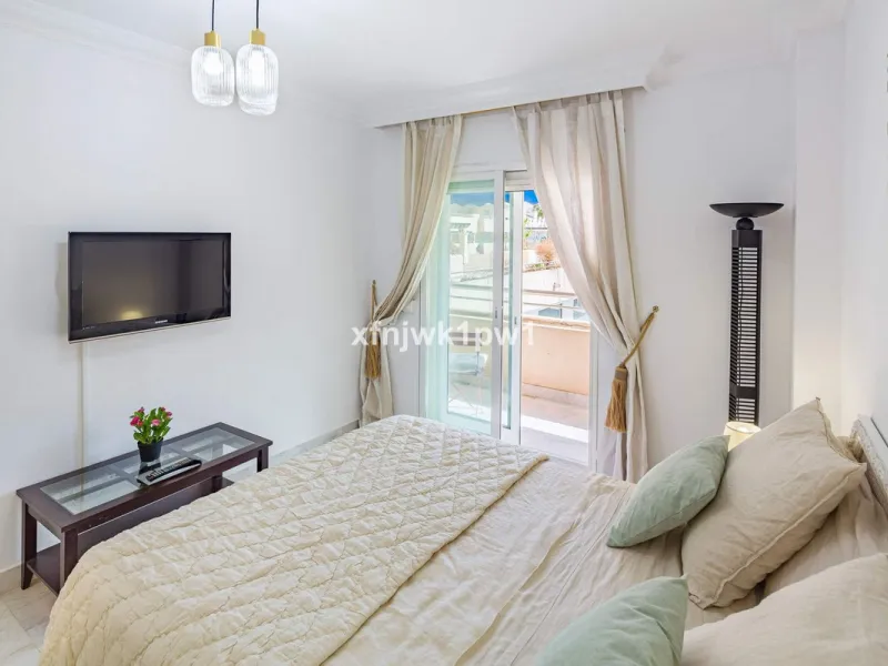 Fantastic two-bedroom apartment for sale in the highly sought-after Marina Banús residential complex, located in the heart of Puerto Banús, Marbella. This modern and spacious property offers the perfect combination of lifestyle, comfort, and investment va