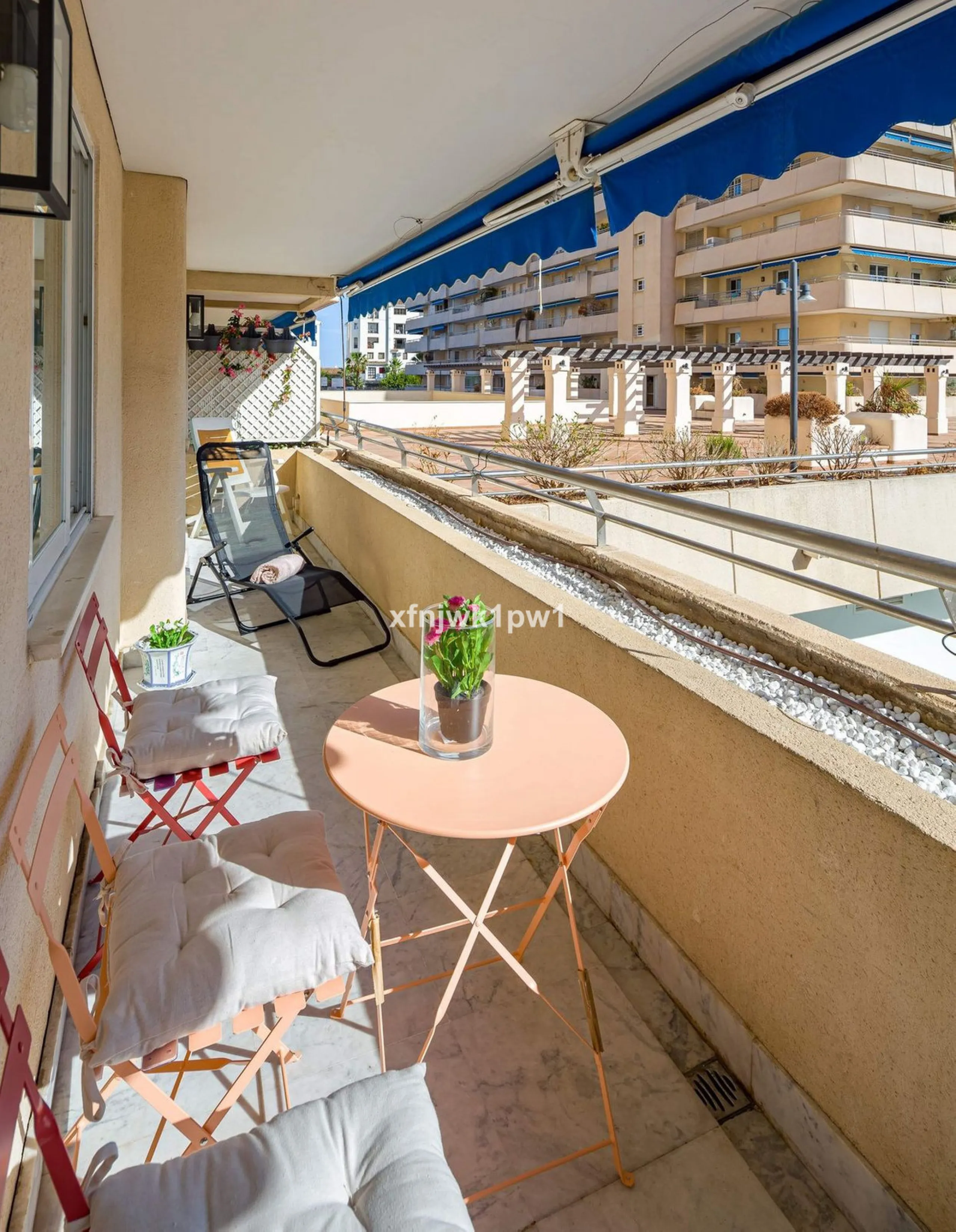 Fantastic two-bedroom apartment for sale in the highly sought-after Marina Banús residential complex, located in the heart of Puerto Banús, Marbella. This modern and spacious property offers the perfect combination of lifestyle, comfort, and investment va