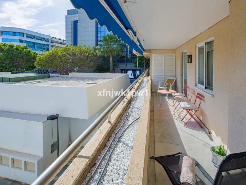 Fantastic two-bedroom apartment for sale in the highly sought-after Marina Banús residential complex, located in the heart of Puerto Banús, Marbella. This modern and spacious property offers the perfect combination of lifestyle, comfort, and investment va
