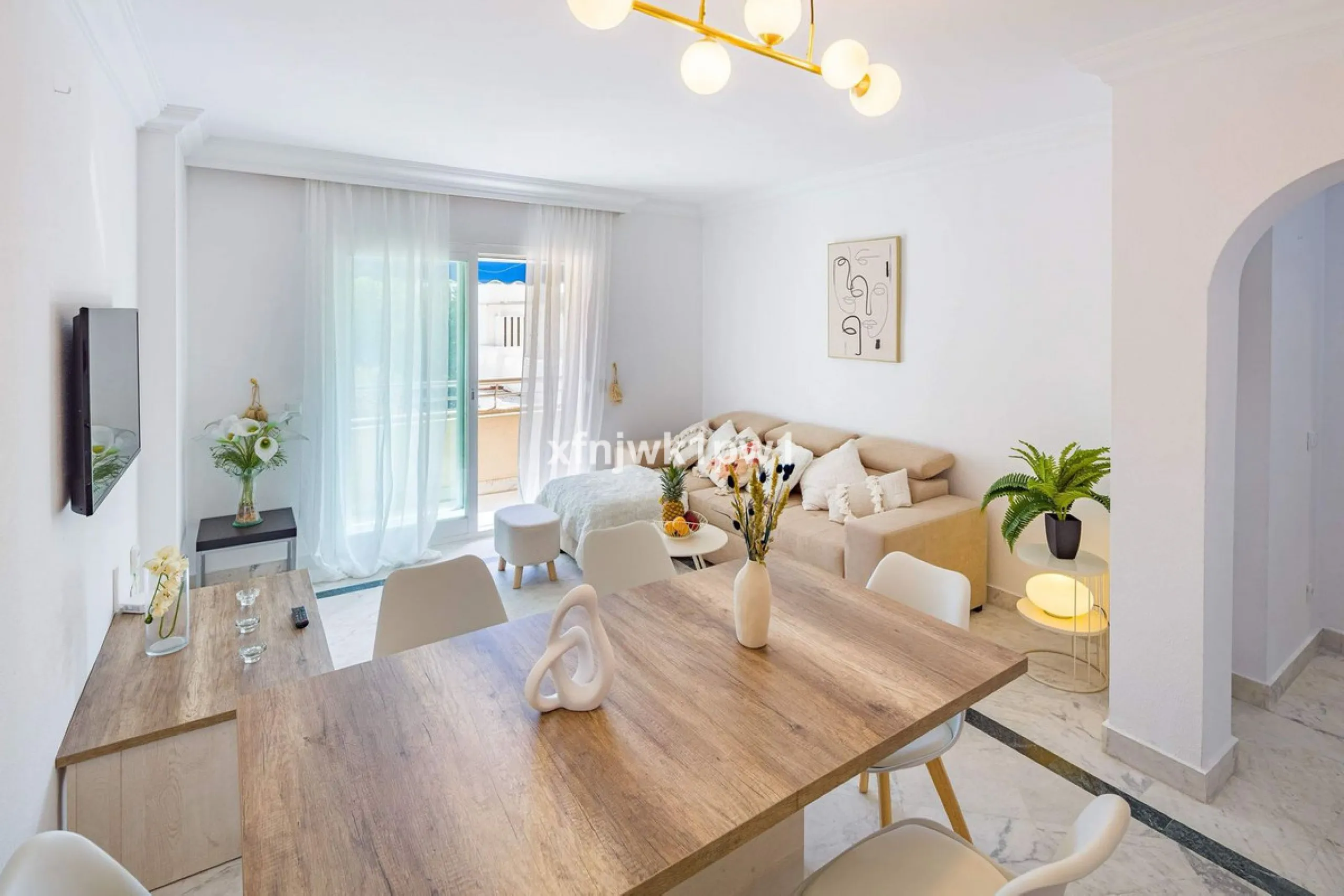 Fantastic two-bedroom apartment for sale in the highly sought-after Marina Banús residential complex, located in the heart of Puerto Banús, Marbella. This modern and spacious property offers the perfect combination of lifestyle, comfort, and investment va