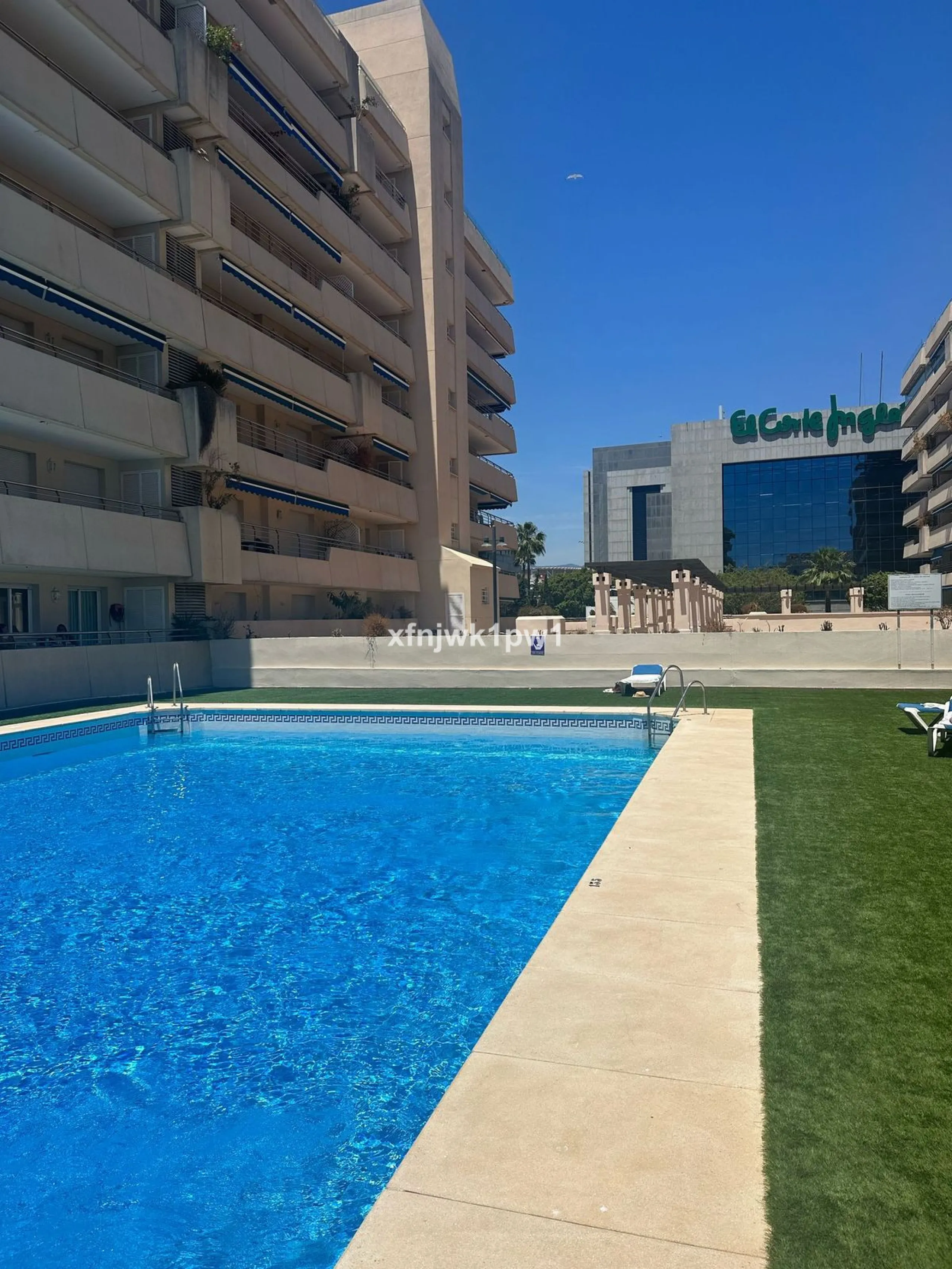 Fantastic two-bedroom apartment for sale in the highly sought-after Marina Banús residential complex, located in the heart of Puerto Banús, Marbella. This modern and spacious property offers the perfect combination of lifestyle, comfort, and investment va
