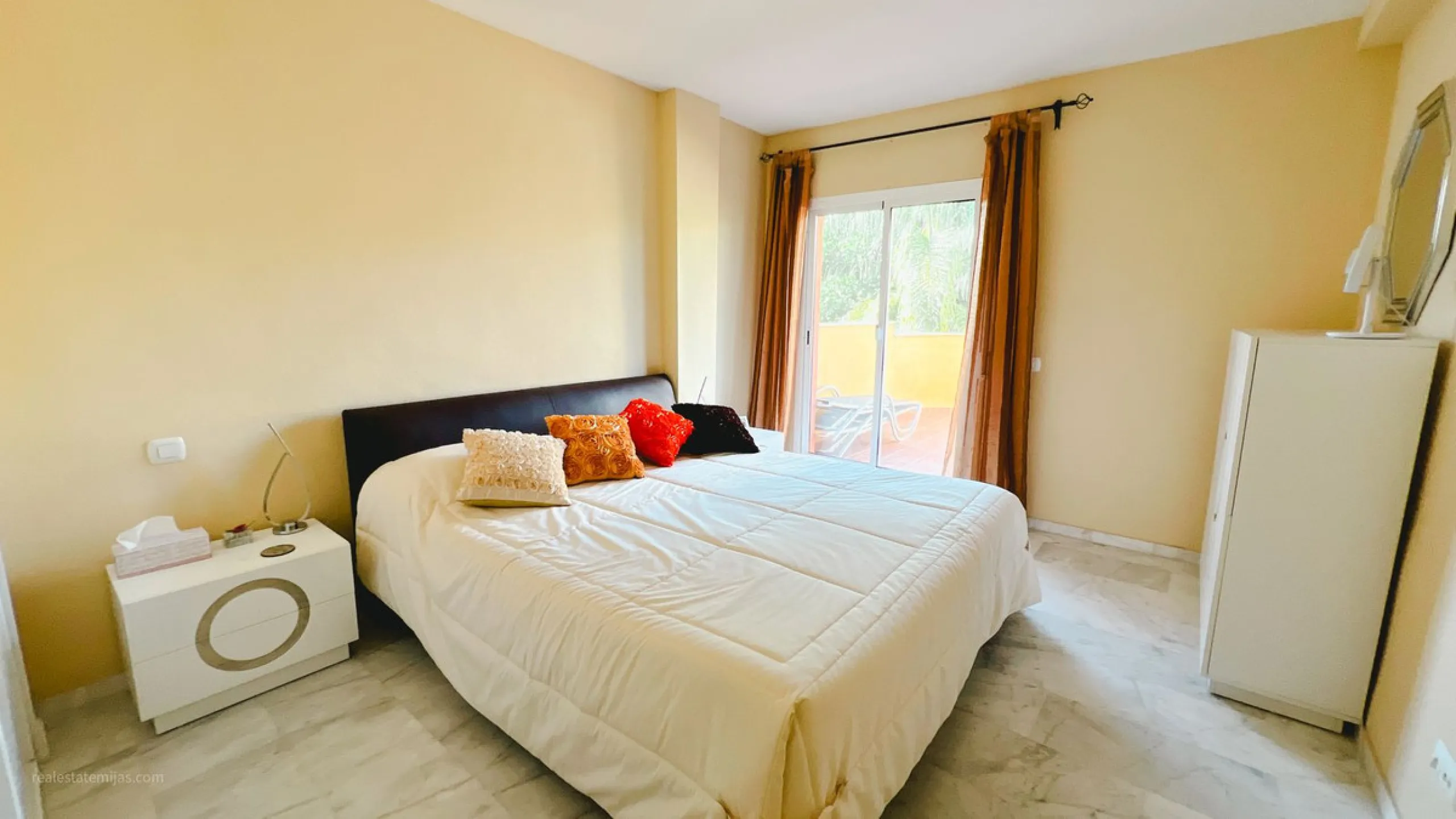 Bright 2-Bedroom Apartment in Peaceful Community – Reserva de Marbella