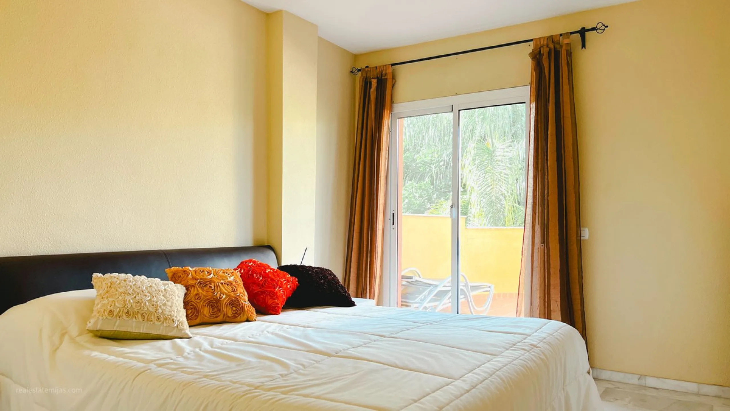 Bright 2-Bedroom Apartment in Peaceful Community – Reserva de Marbella