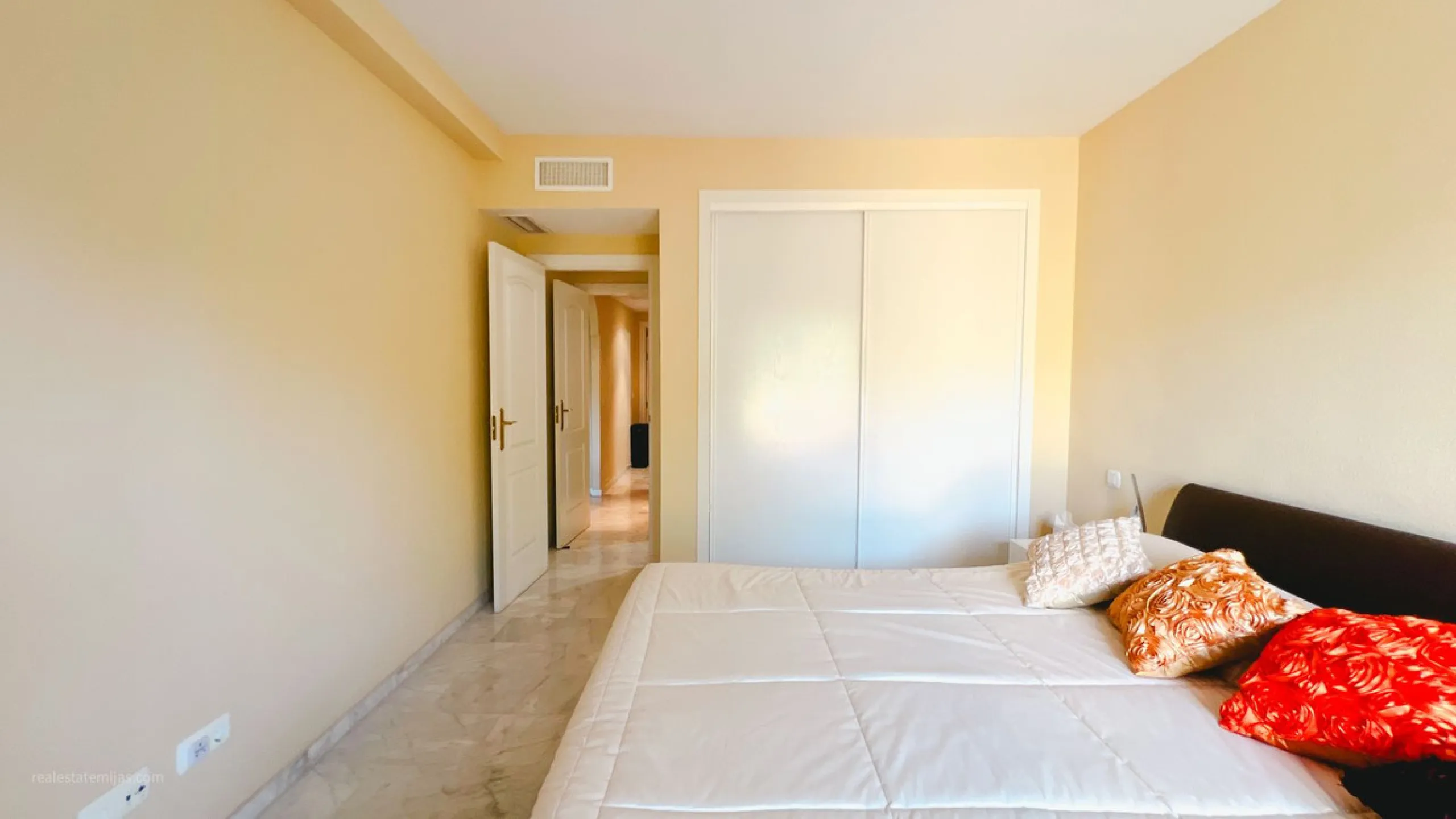 Bright 2-Bedroom Apartment in Peaceful Community – Reserva de Marbella