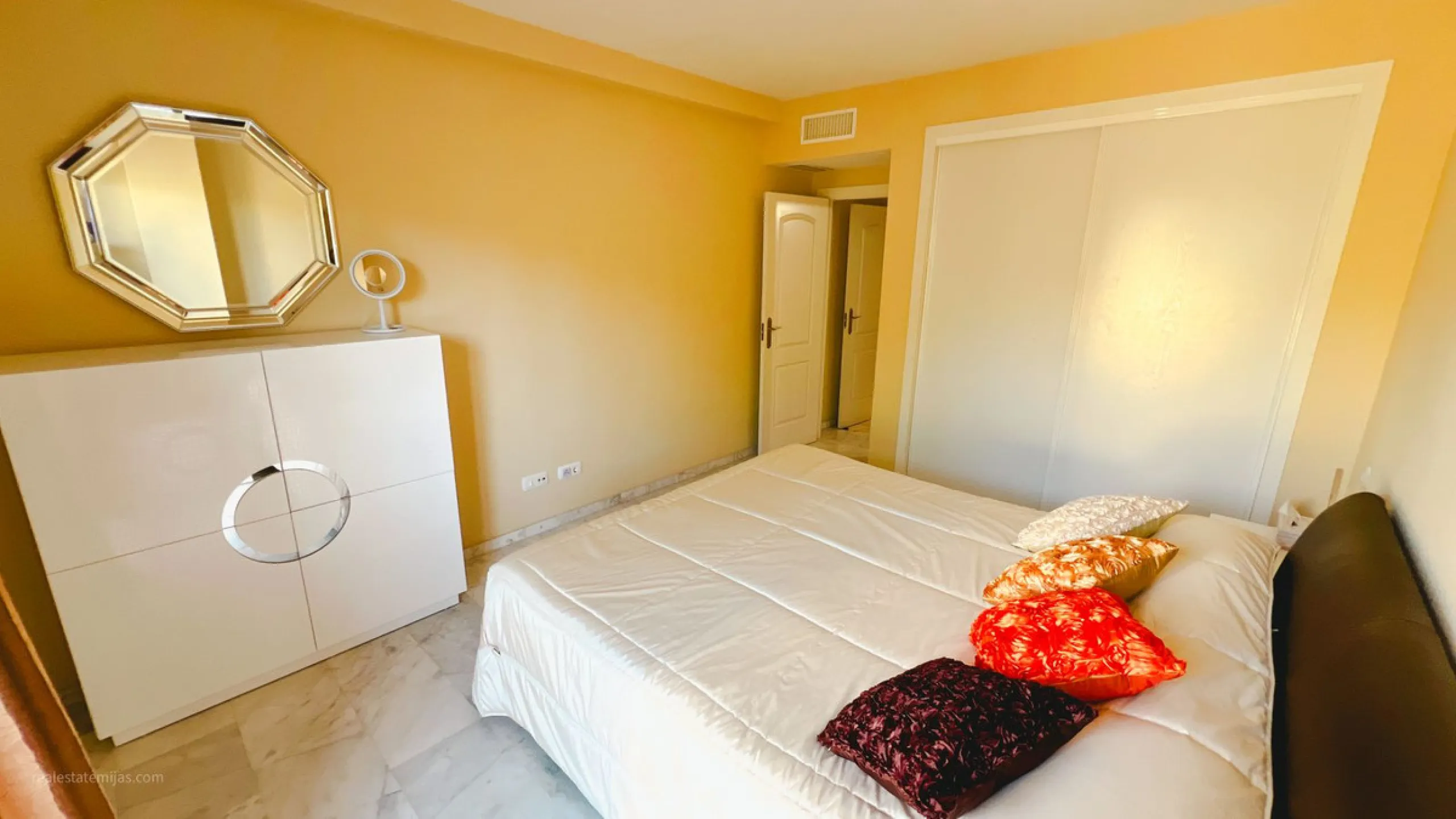 Bright 2-Bedroom Apartment in Peaceful Community – Reserva de Marbella