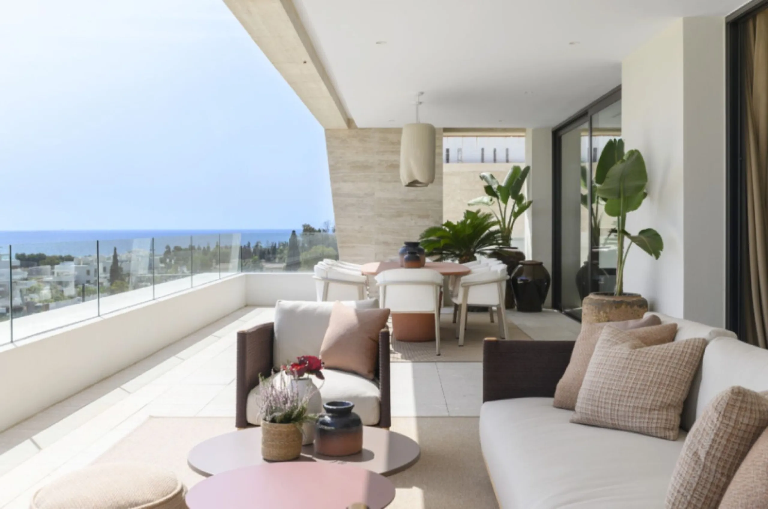 Apartment - Penthouse Duplex в продаже в Marbella, Málaga. В доме 4 спален и 6 ванных комнат. Площадь дома 425 м²