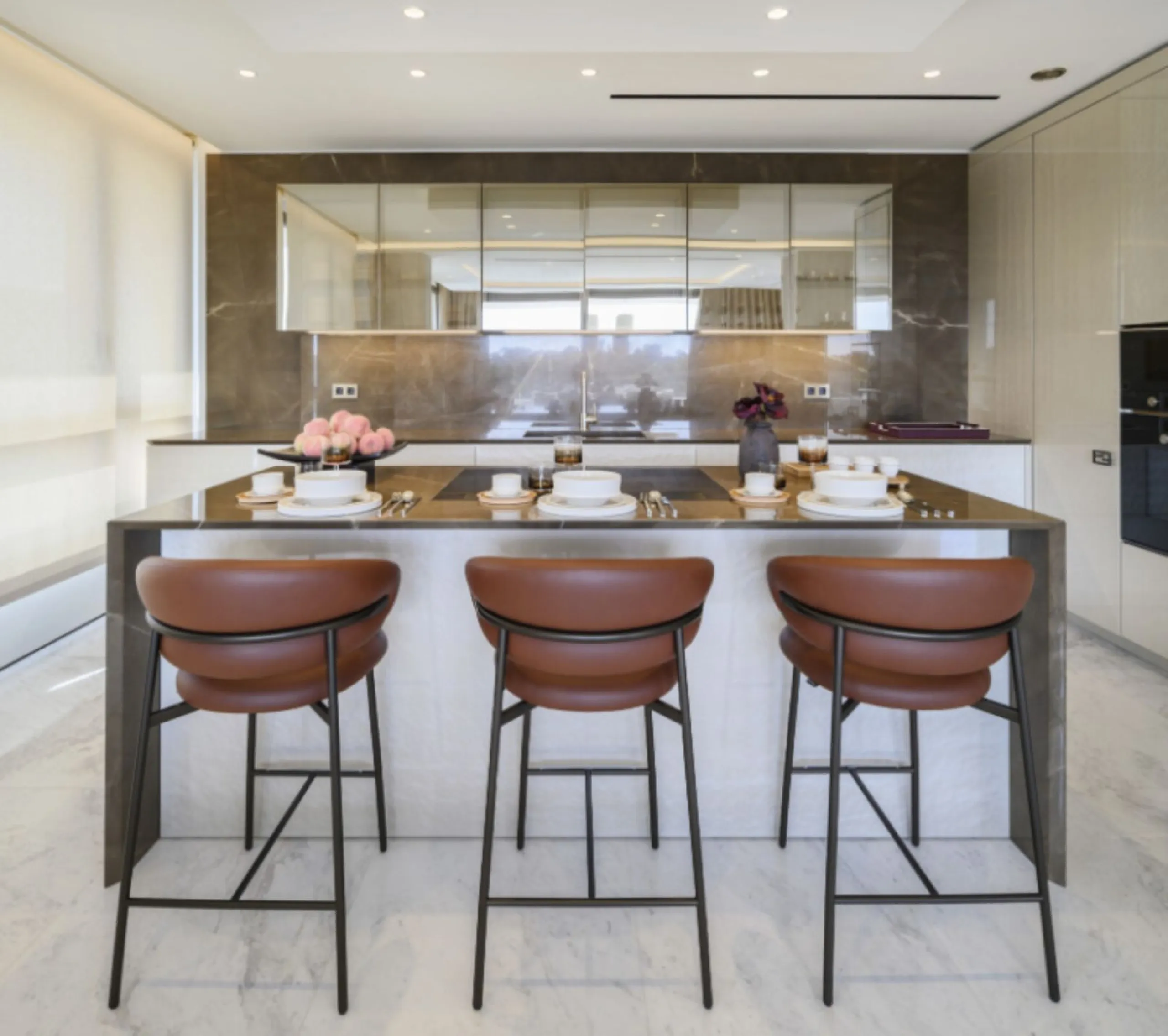 Apartment - Penthouse Duplex в продаже в Marbella, Málaga. В доме 4 спален и 6 ванных комнат. Площадь дома 425 м²