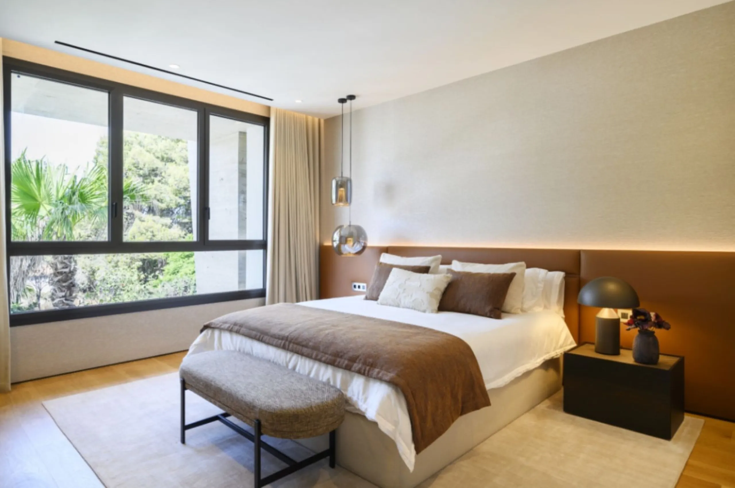 Apartment - Penthouse Duplex в продаже в Marbella, Málaga. В доме 4 спален и 6 ванных комнат. Площадь дома 425 м²
