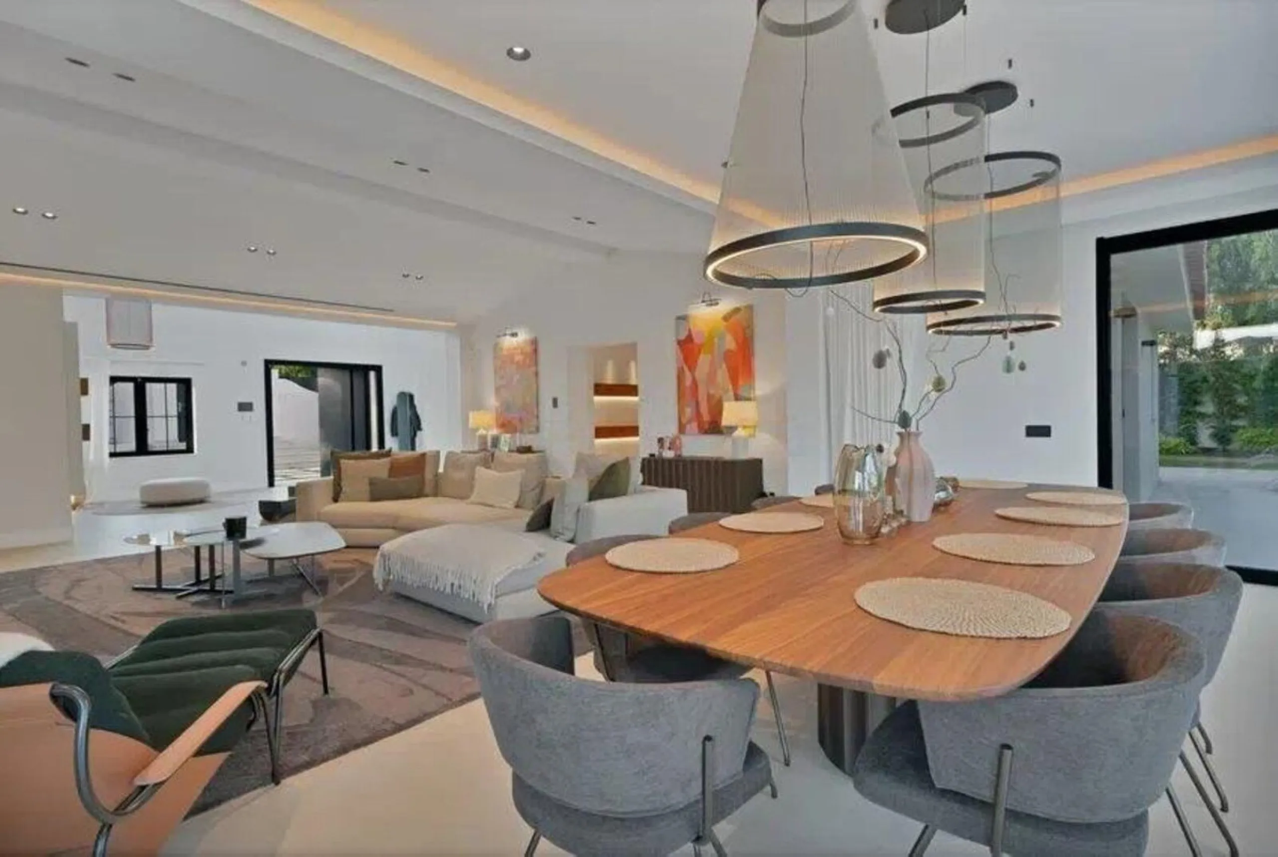 House - Detached Villa в продаже в Marbella, Málaga. В доме 5 спален и 5 ванных комнат. Площадь дома 300 м². Площадь участка 1500 м²