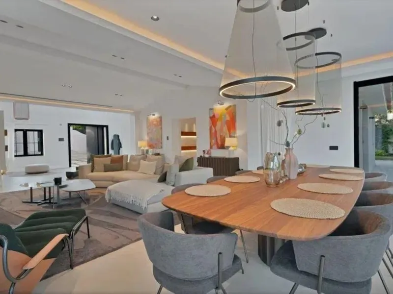 House - Detached Villa в продаже в Marbella, Málaga. В доме 5 спален и 5 ванных комнат. Площадь дома 300 м². Площадь участка 1500 м²