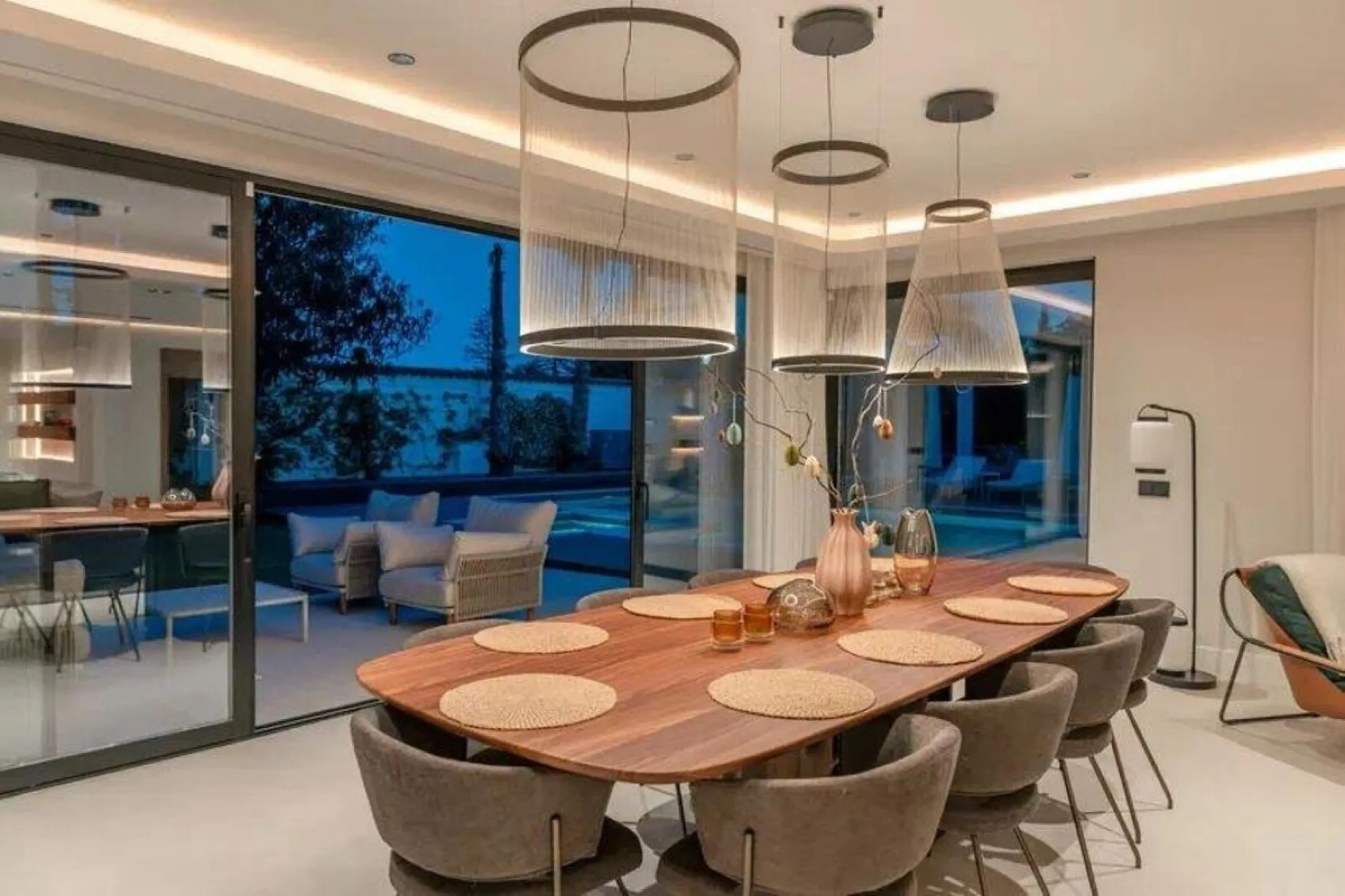 House - Detached Villa в продаже в Marbella, Málaga. В доме 5 спален и 5 ванных комнат. Площадь дома 300 м². Площадь участка 1500 м²