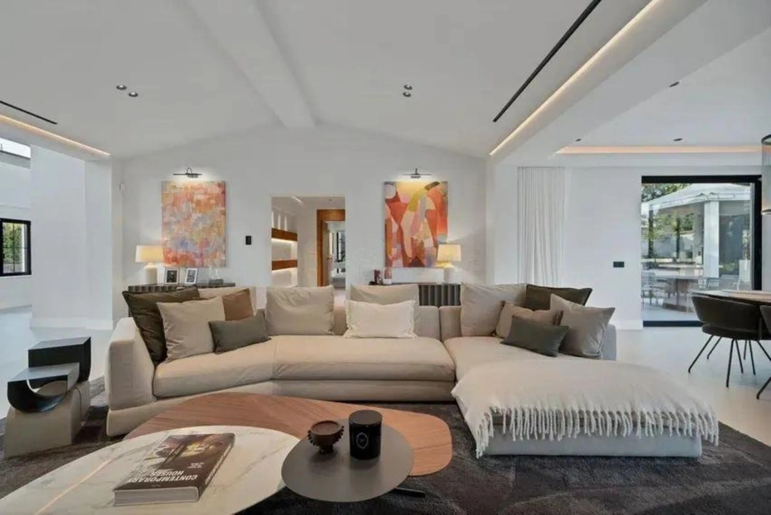 House - Detached Villa в продаже в Marbella, Málaga. В доме 5 спален и 5 ванных комнат. Площадь дома 300 м². Площадь участка 1500 м²