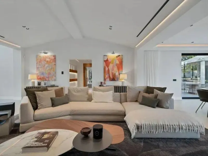 House - Detached Villa в продаже в Marbella, Málaga. В доме 5 спален и 5 ванных комнат. Площадь дома 300 м². Площадь участка 1500 м²