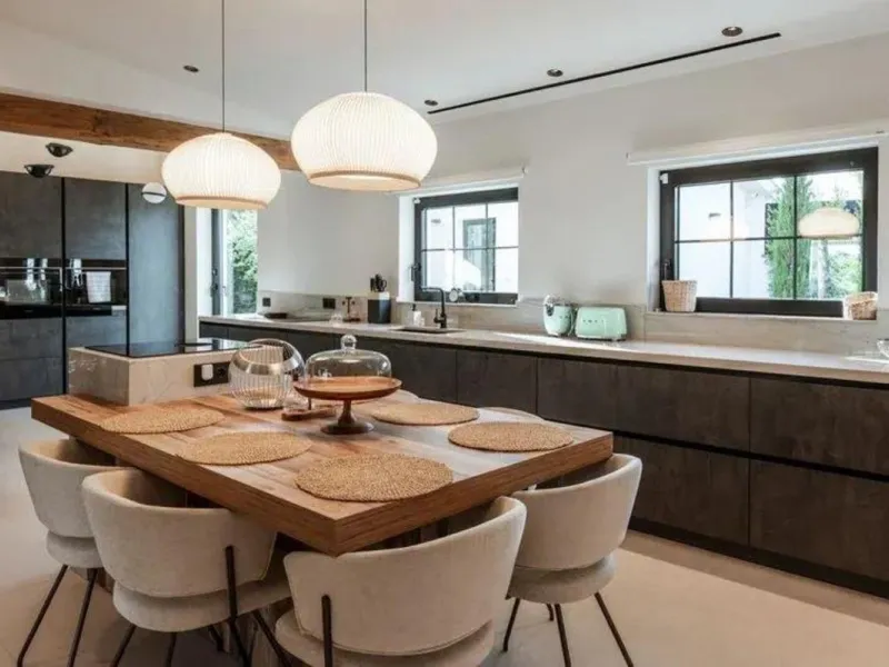House - Detached Villa в продаже в Marbella, Málaga. В доме 5 спален и 5 ванных комнат. Площадь дома 300 м². Площадь участка 1500 м²