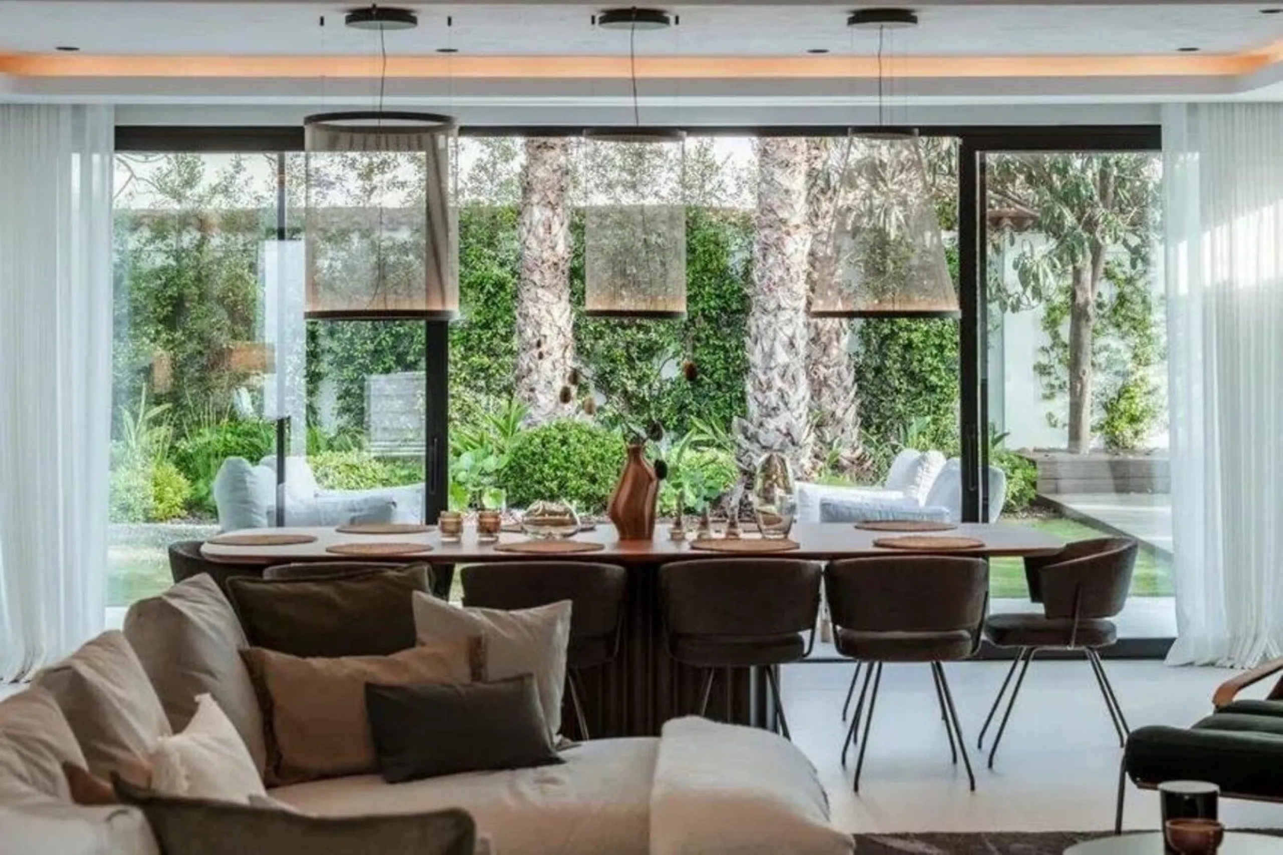 House - Detached Villa в продаже в Marbella, Málaga. В доме 5 спален и 5 ванных комнат. Площадь дома 300 м². Площадь участка 1500 м²