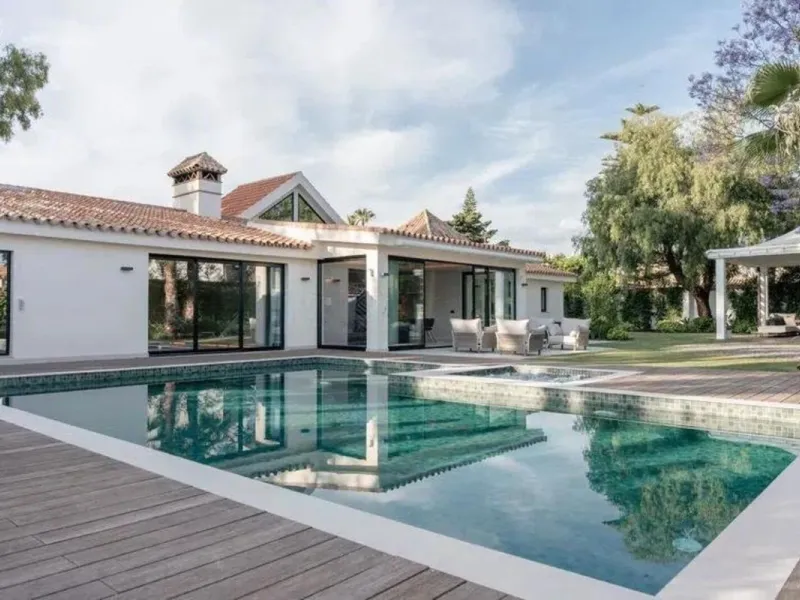 House - Detached Villa в продаже в Marbella, Málaga. В доме 5 спален и 5 ванных комнат. Площадь дома 300 м². Площадь участка 1500 м²