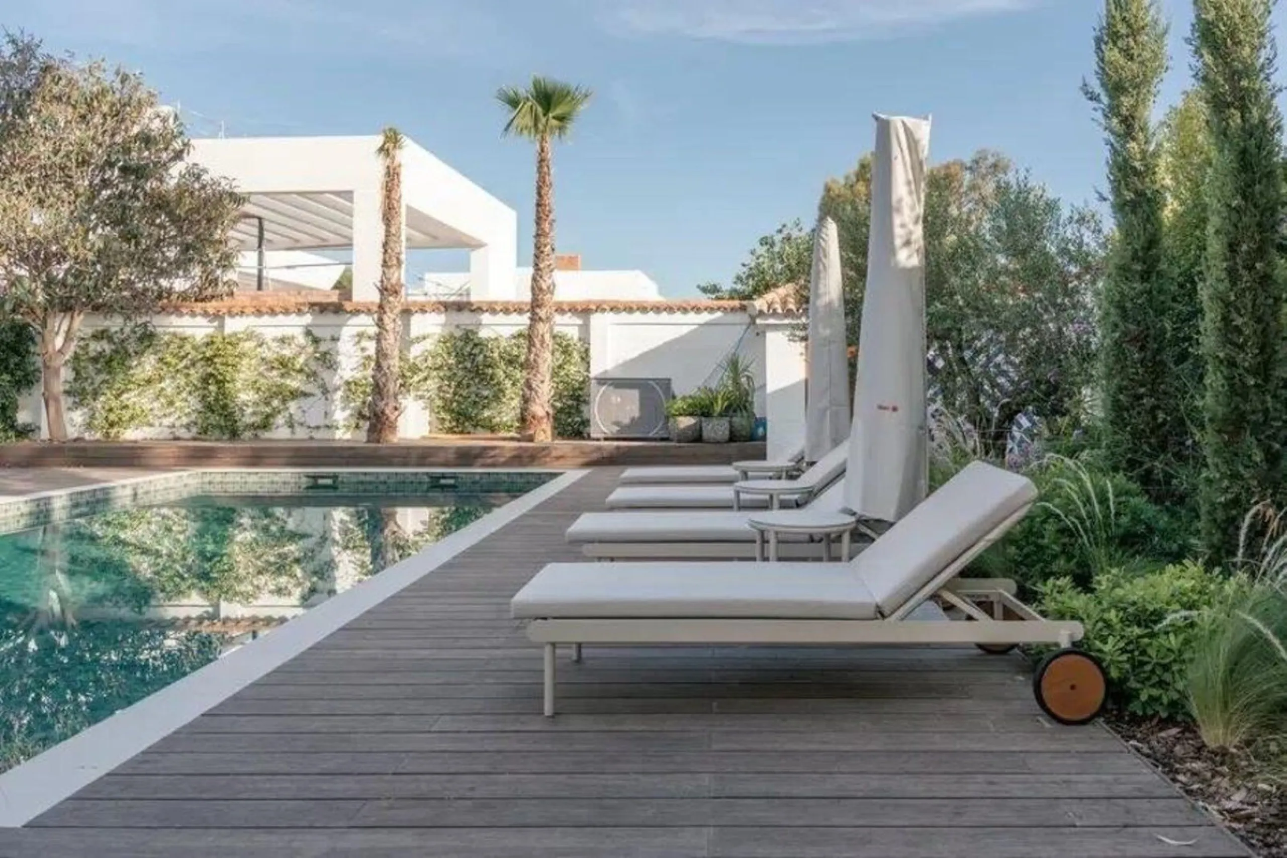 House - Detached Villa в продаже в Marbella, Málaga. В доме 5 спален и 5 ванных комнат. Площадь дома 300 м². Площадь участка 1500 м²