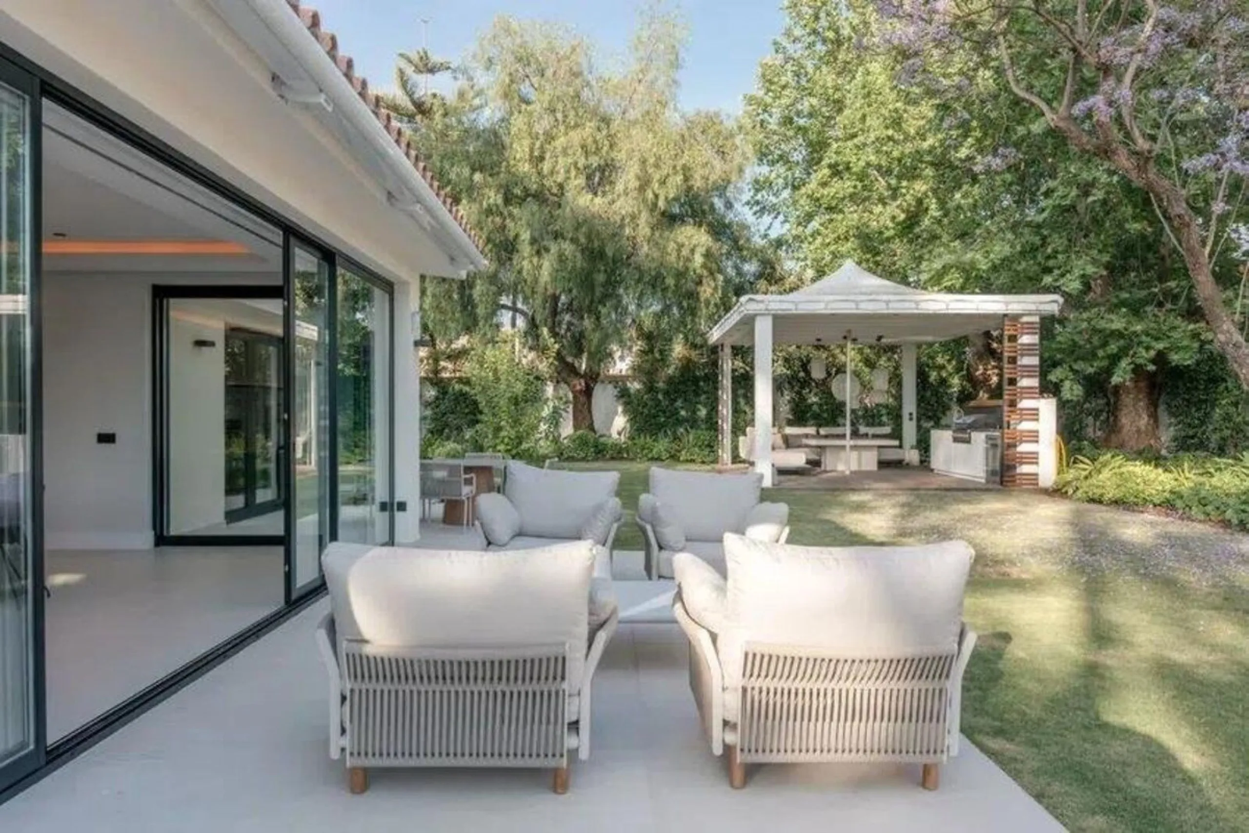 House - Detached Villa в продаже в Marbella, Málaga. В доме 5 спален и 5 ванных комнат. Площадь дома 300 м². Площадь участка 1500 м²