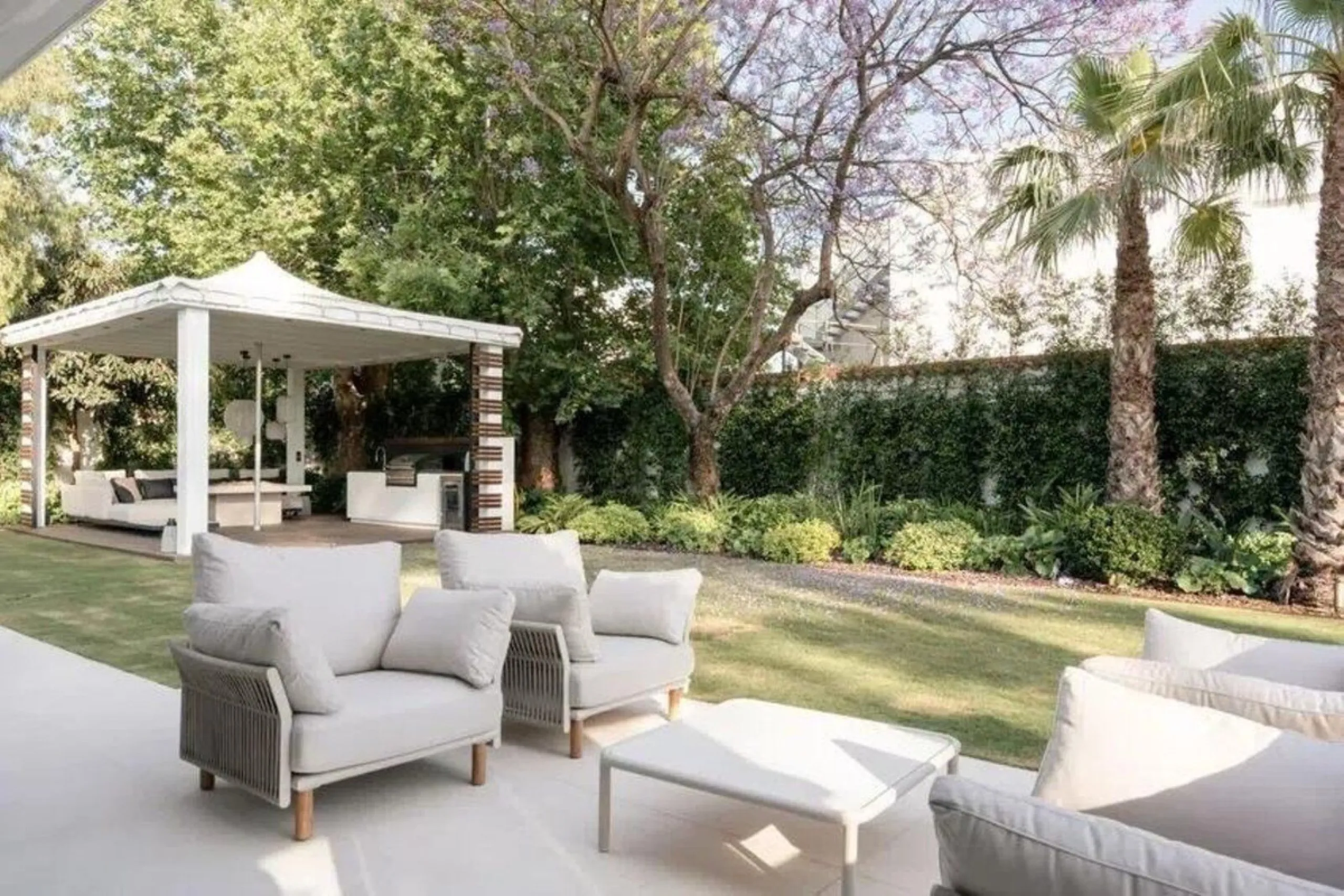 House - Detached Villa в продаже в Marbella, Málaga. В доме 5 спален и 5 ванных комнат. Площадь дома 300 м². Площадь участка 1500 м²