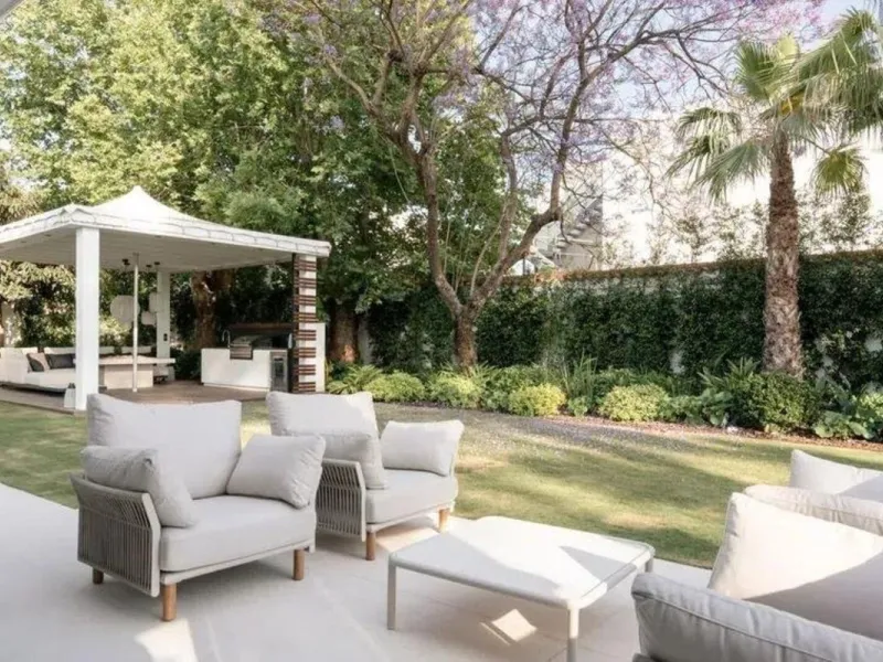 House - Detached Villa в продаже в Marbella, Málaga. В доме 5 спален и 5 ванных комнат. Площадь дома 300 м². Площадь участка 1500 м²
