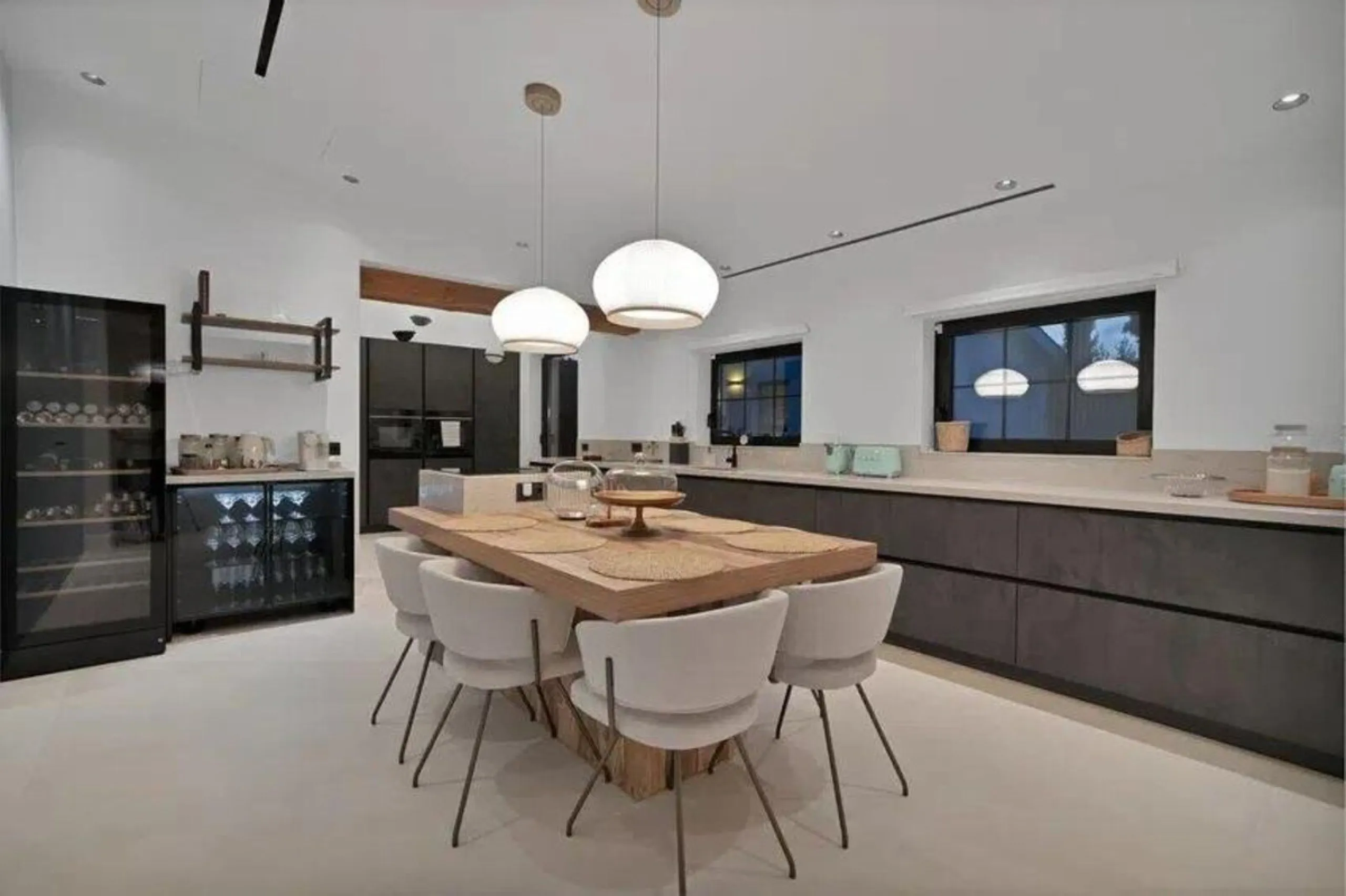 House - Detached Villa в продаже в Marbella, Málaga. В доме 5 спален и 5 ванных комнат. Площадь дома 300 м². Площадь участка 1500 м²