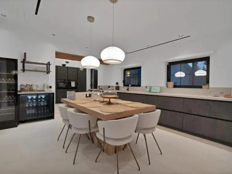 House - Detached Villa в продаже в Marbella, Málaga. В доме 5 спален и 5 ванных комнат. Площадь дома 300 м². Площадь участка 1500 м²