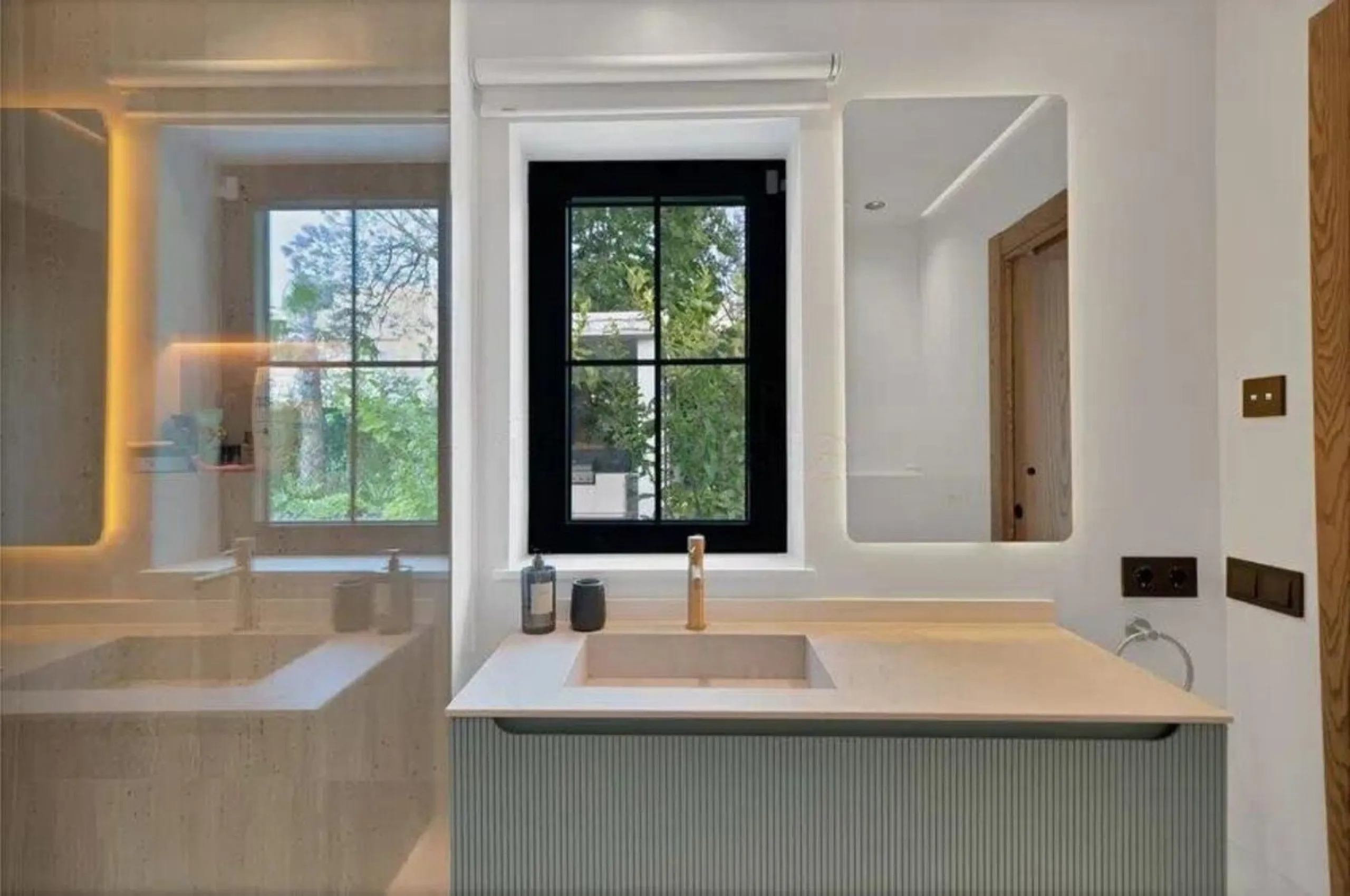 House - Detached Villa в продаже в Marbella, Málaga. В доме 5 спален и 5 ванных комнат. Площадь дома 300 м². Площадь участка 1500 м²