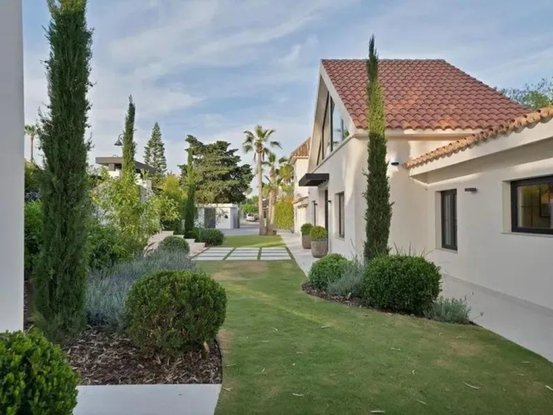 House - Detached Villa в продаже в Marbella, Málaga. В доме 5 спален и 5 ванных комнат. Площадь дома 300 м². Площадь участка 1500 м²