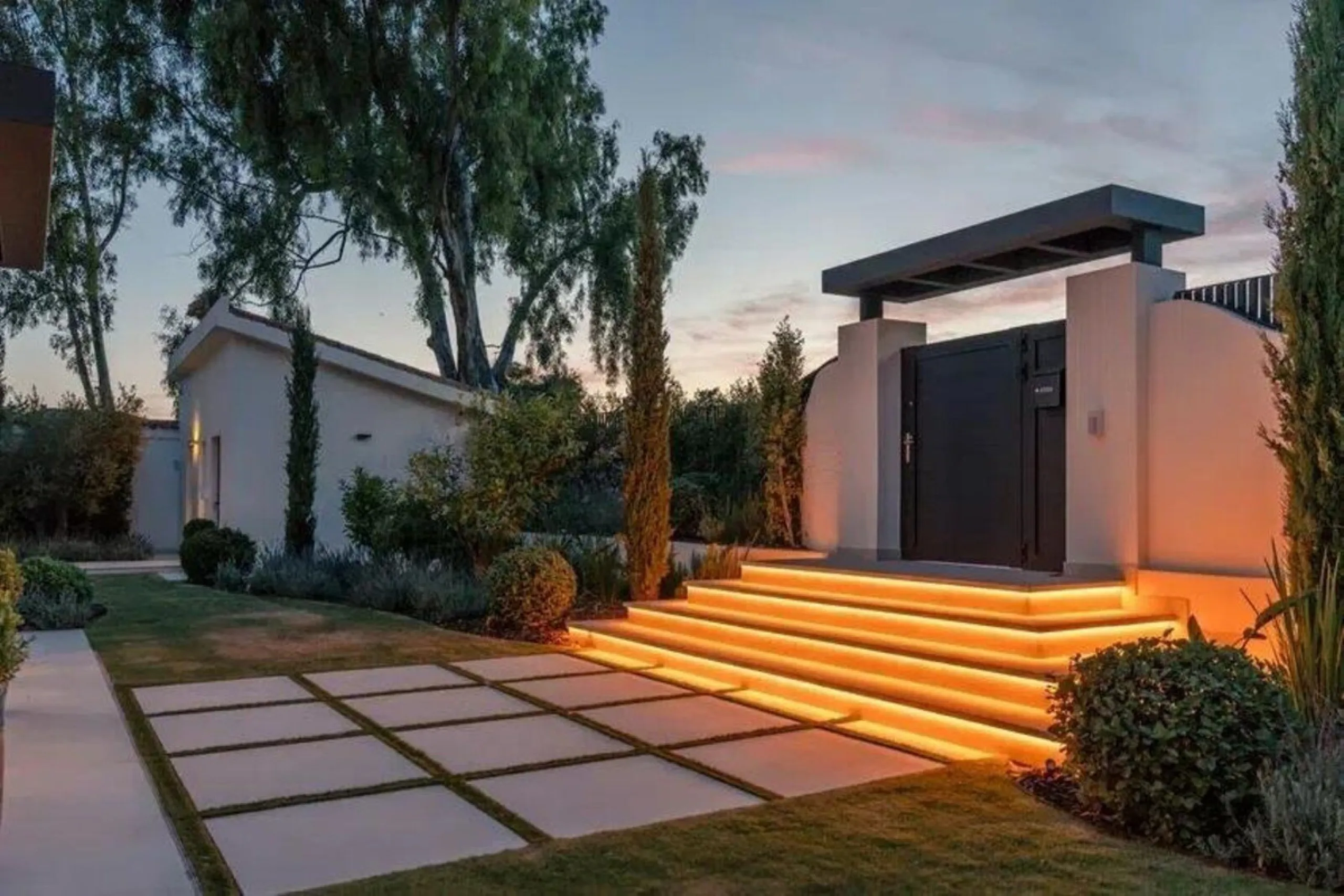 House - Detached Villa в продаже в Marbella, Málaga. В доме 5 спален и 5 ванных комнат. Площадь дома 300 м². Площадь участка 1500 м²
