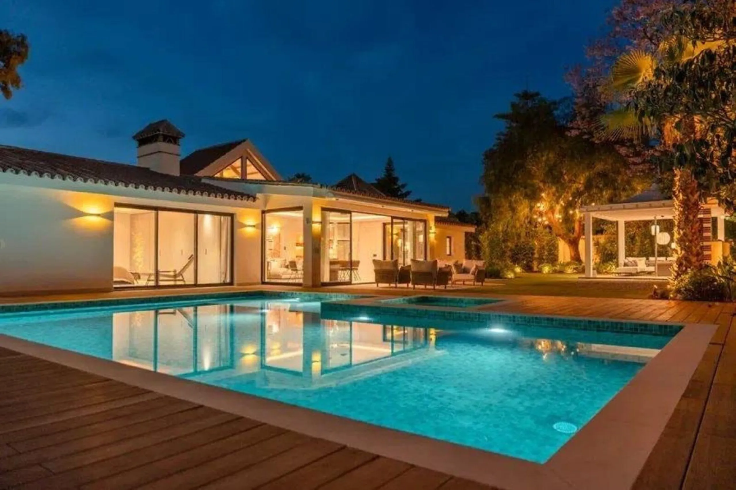 House - Detached Villa в продаже в Marbella, Málaga. В доме 5 спален и 5 ванных комнат. Площадь дома 300 м². Площадь участка 1500 м²