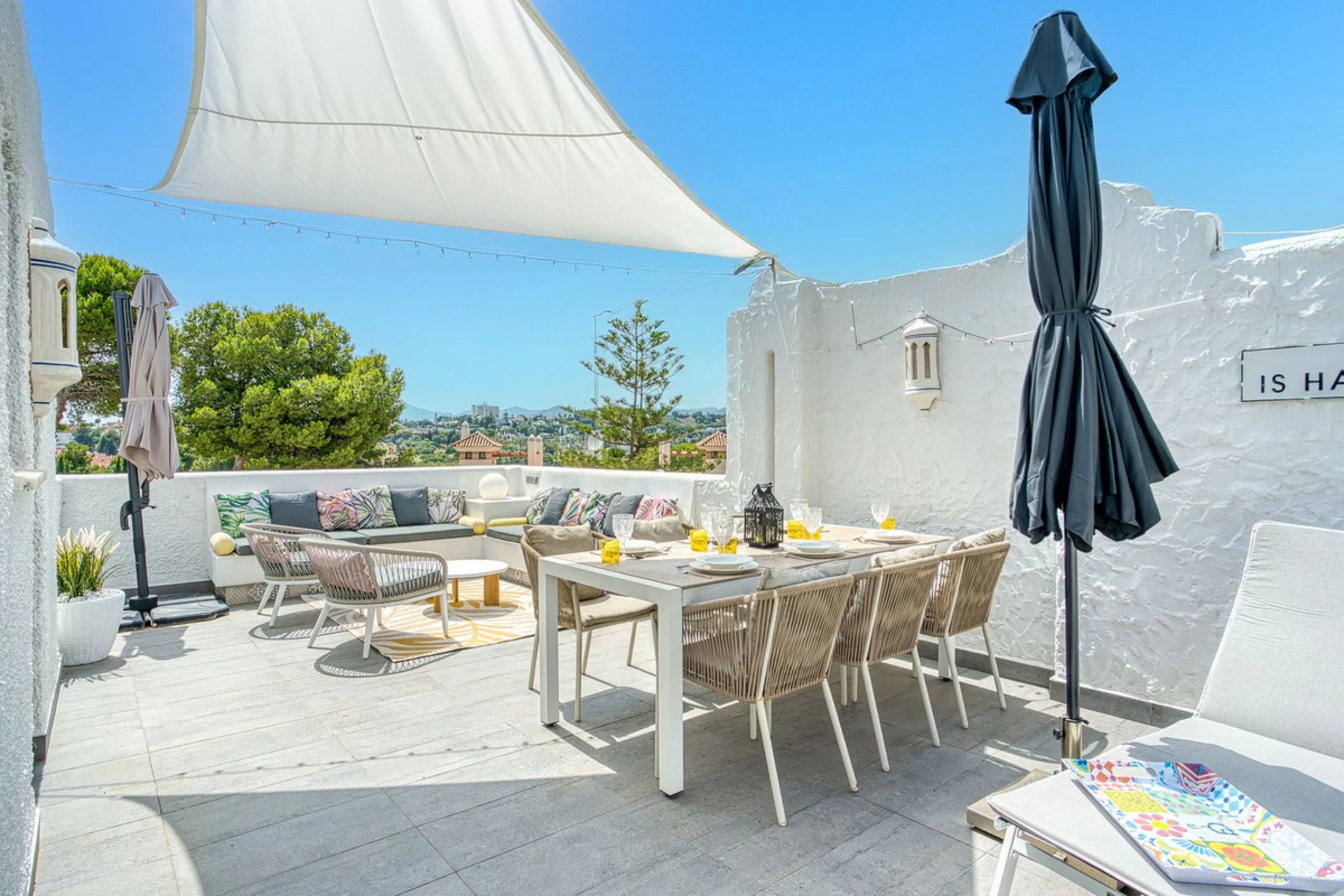 Elegant 3-Bedroom Townhouse with Golf & Mountain Views in Gated Nueva Andalucía Community