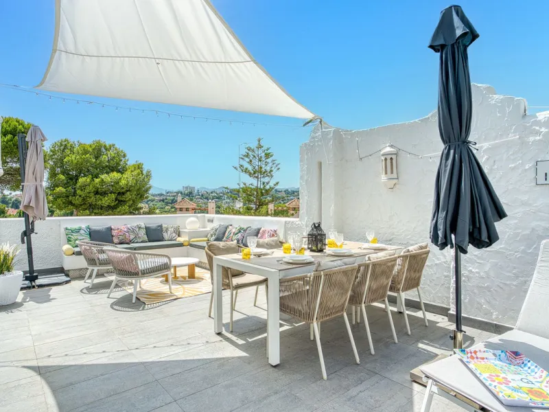 Elegant 3-Bedroom Townhouse with Golf & Mountain Views in Gated Nueva Andalucía Community