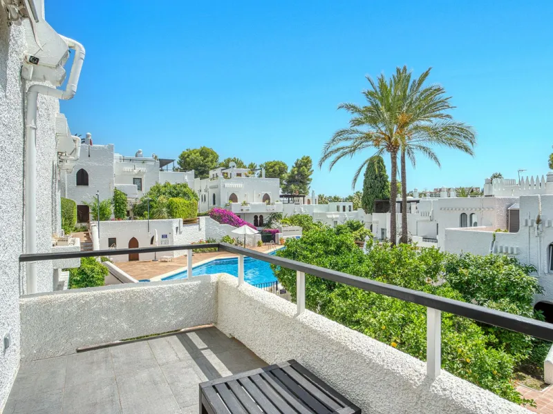Elegant 3-Bedroom Townhouse with Golf & Mountain Views in Gated Nueva Andalucía Community