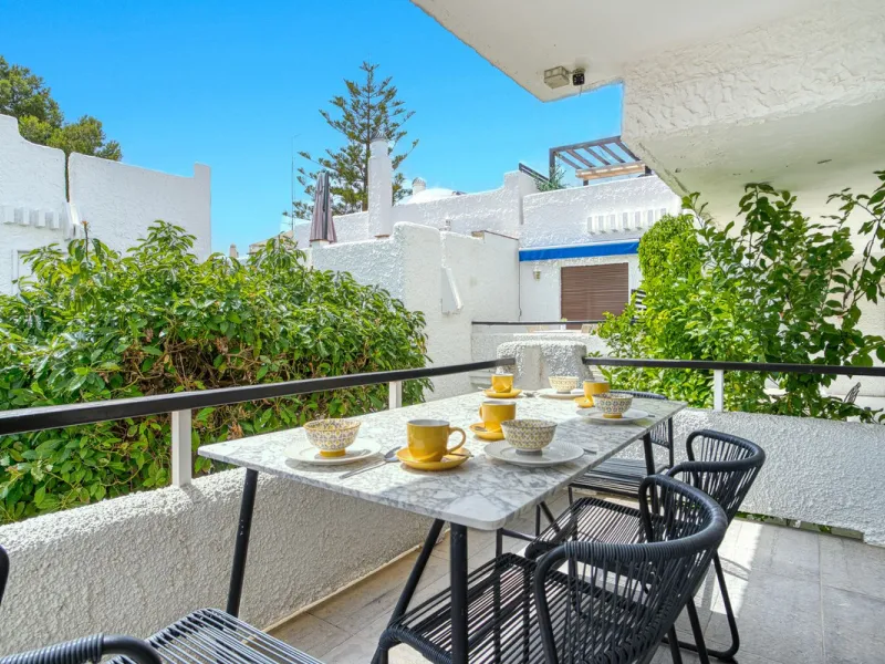 Elegant 3-Bedroom Townhouse with Golf & Mountain Views in Gated Nueva Andalucía Community