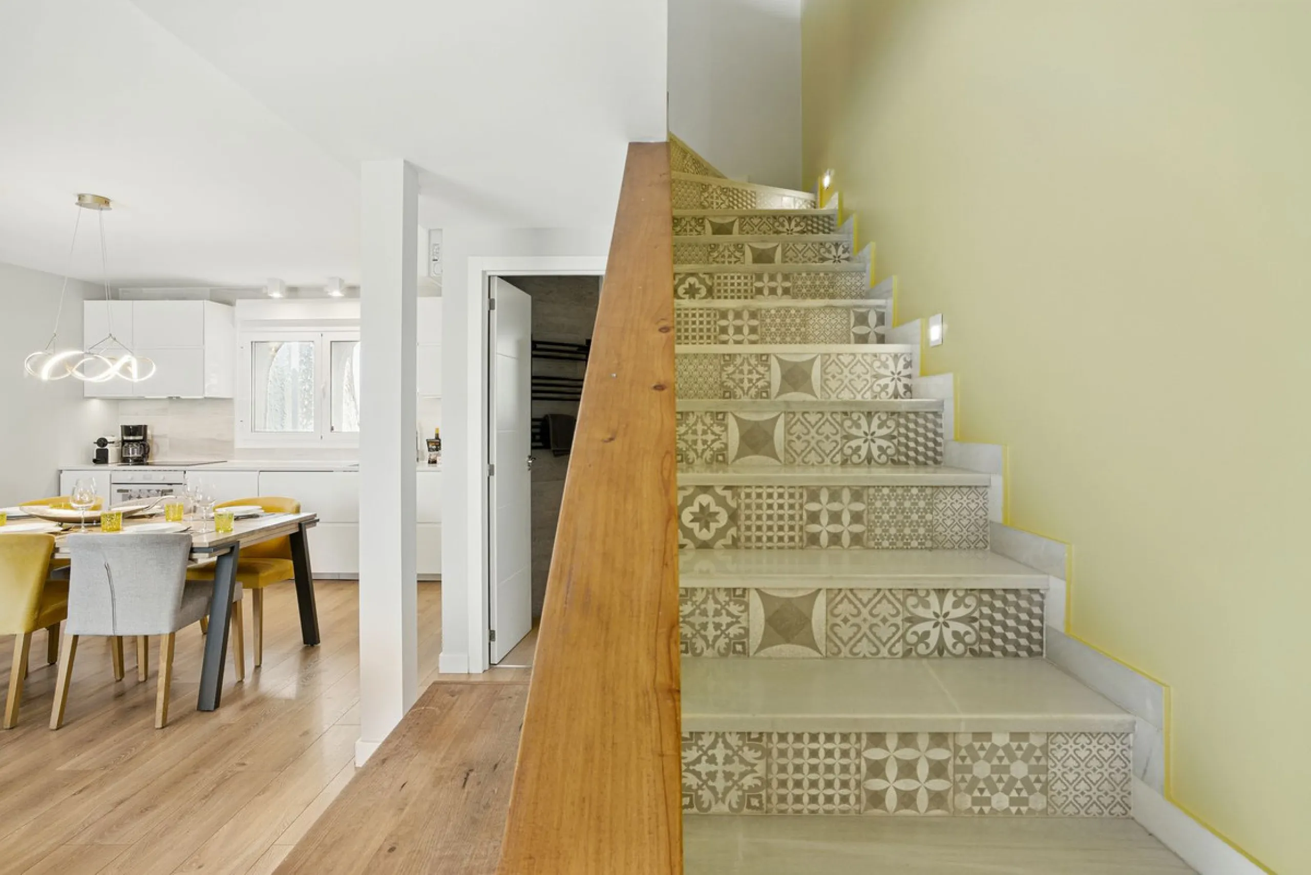 Elegant 3-Bedroom Townhouse with Golf & Mountain Views in Gated Nueva Andalucía Community