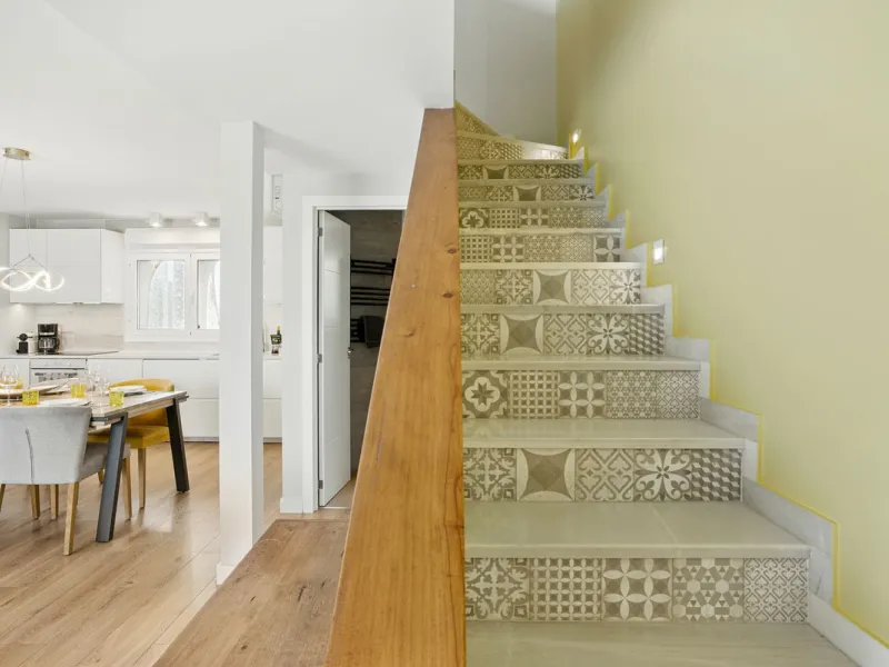 Elegant 3-Bedroom Townhouse with Golf & Mountain Views in Gated Nueva Andalucía Community