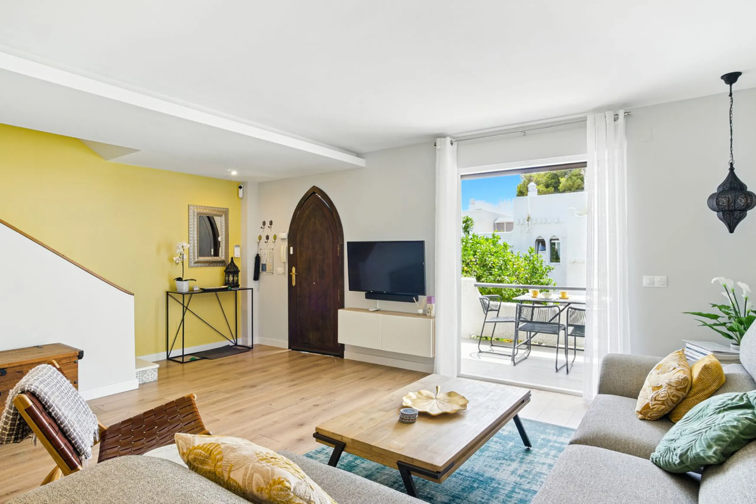 Elegant 3-Bedroom Townhouse with Golf & Mountain Views in Gated Nueva Andalucía Community