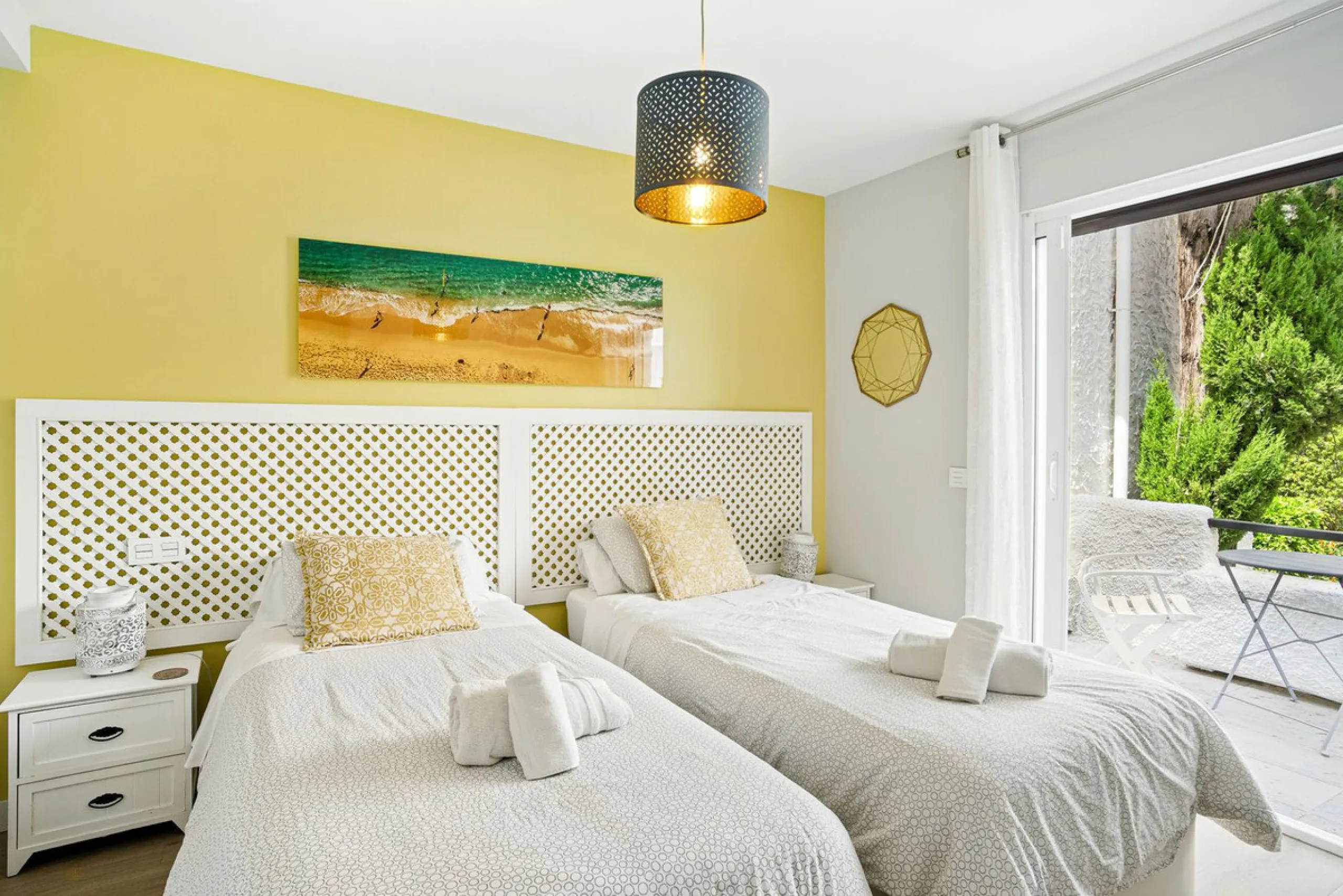 Elegant 3-Bedroom Townhouse with Golf & Mountain Views in Gated Nueva Andalucía Community