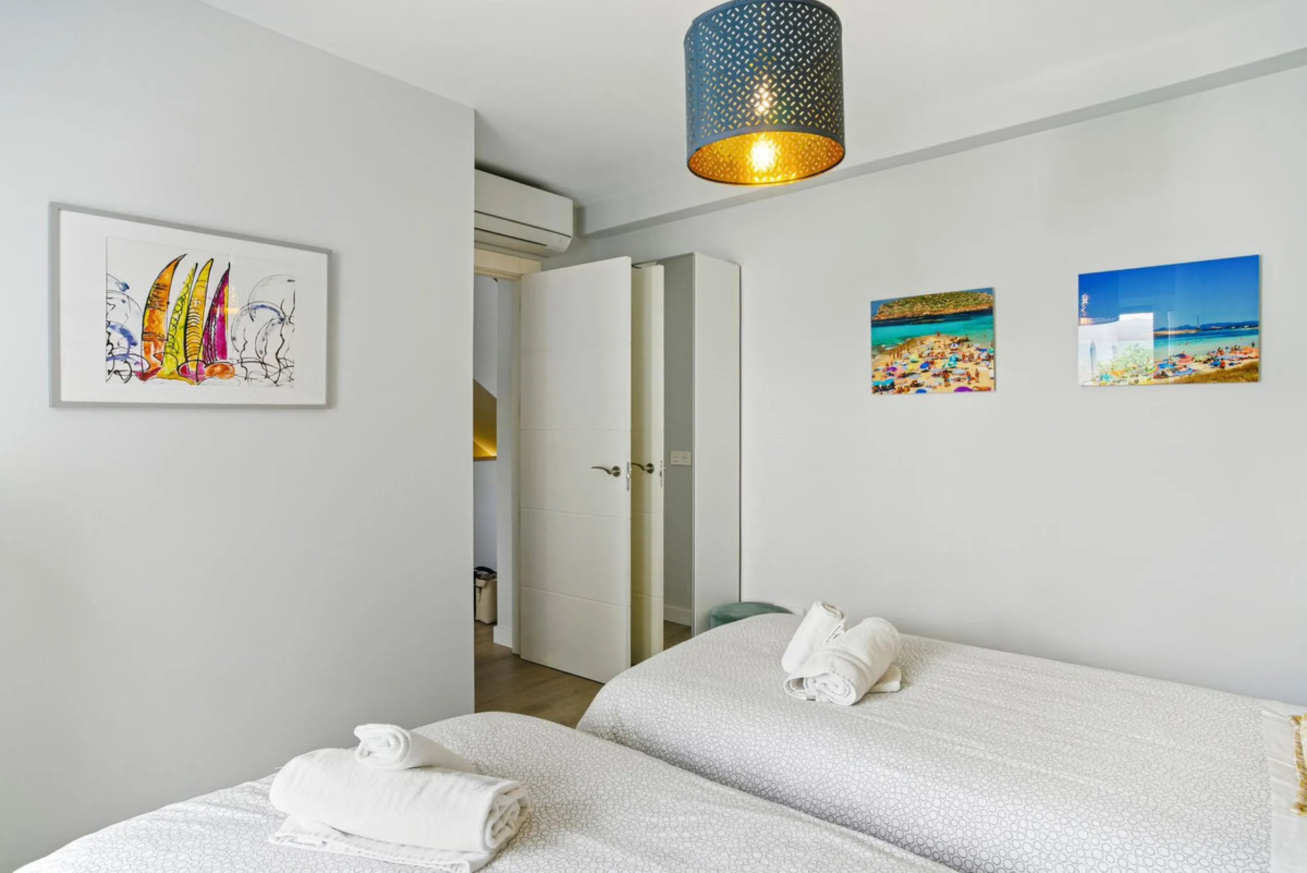 Elegant 3-Bedroom Townhouse with Golf & Mountain Views in Gated Nueva Andalucía Community