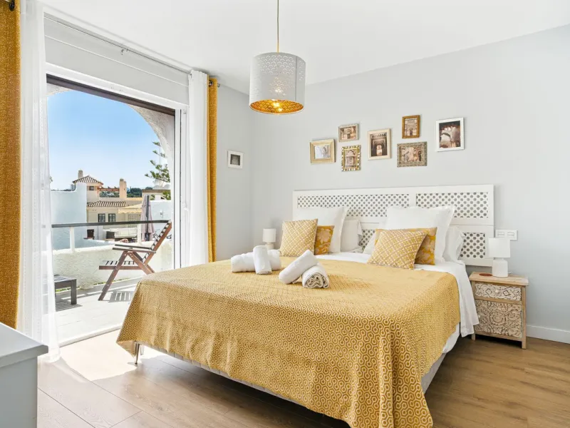 Elegant 3-Bedroom Townhouse with Golf & Mountain Views in Gated Nueva Andalucía Community