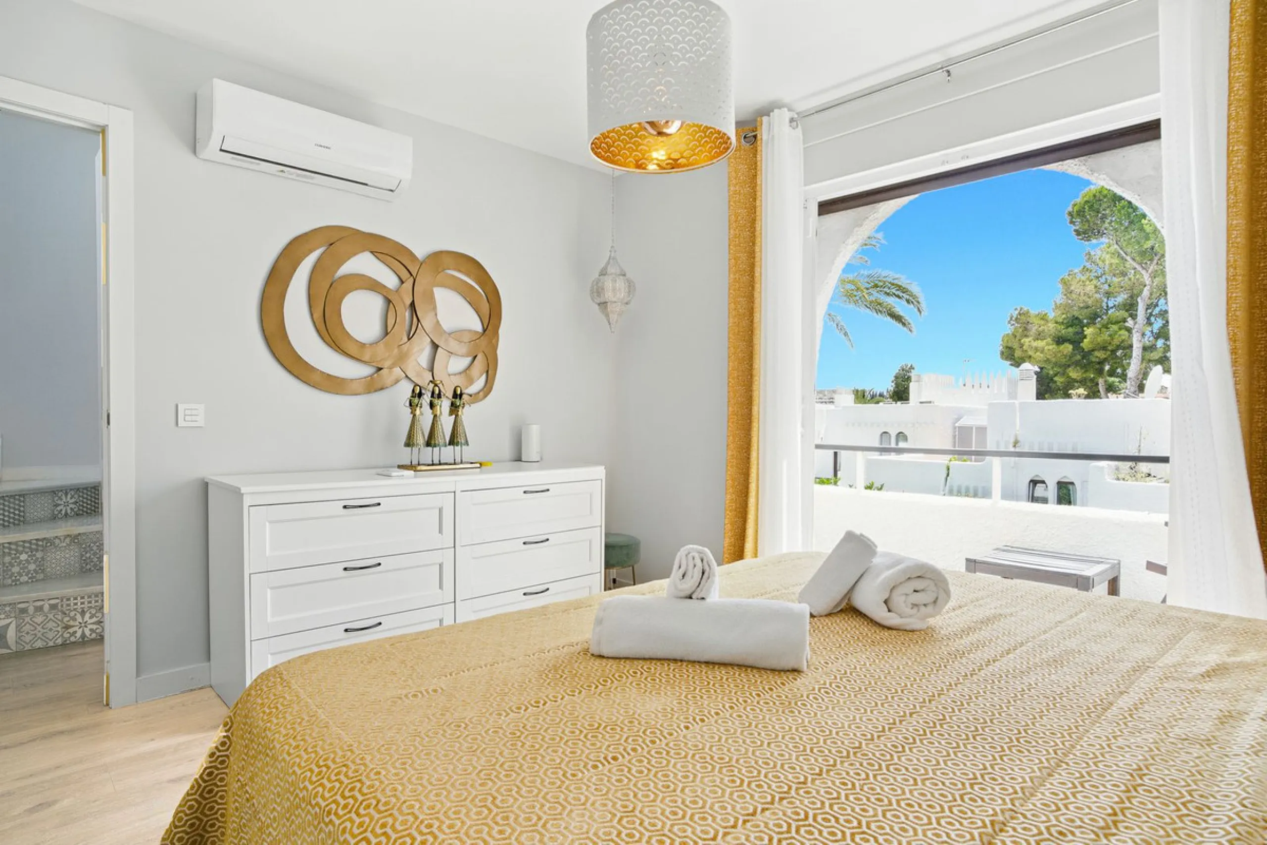 Elegant 3-Bedroom Townhouse with Golf & Mountain Views in Gated Nueva Andalucía Community