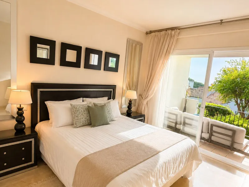 Spacious Ground Floor Apartment with Mountain & Sea Views in Gated La Quinta Urbanization