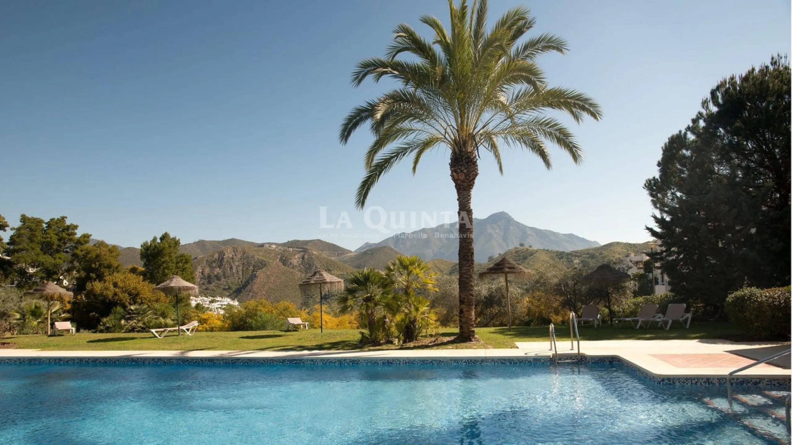 Spacious Ground Floor Apartment with Mountain & Sea Views in Gated La Quinta Urbanization