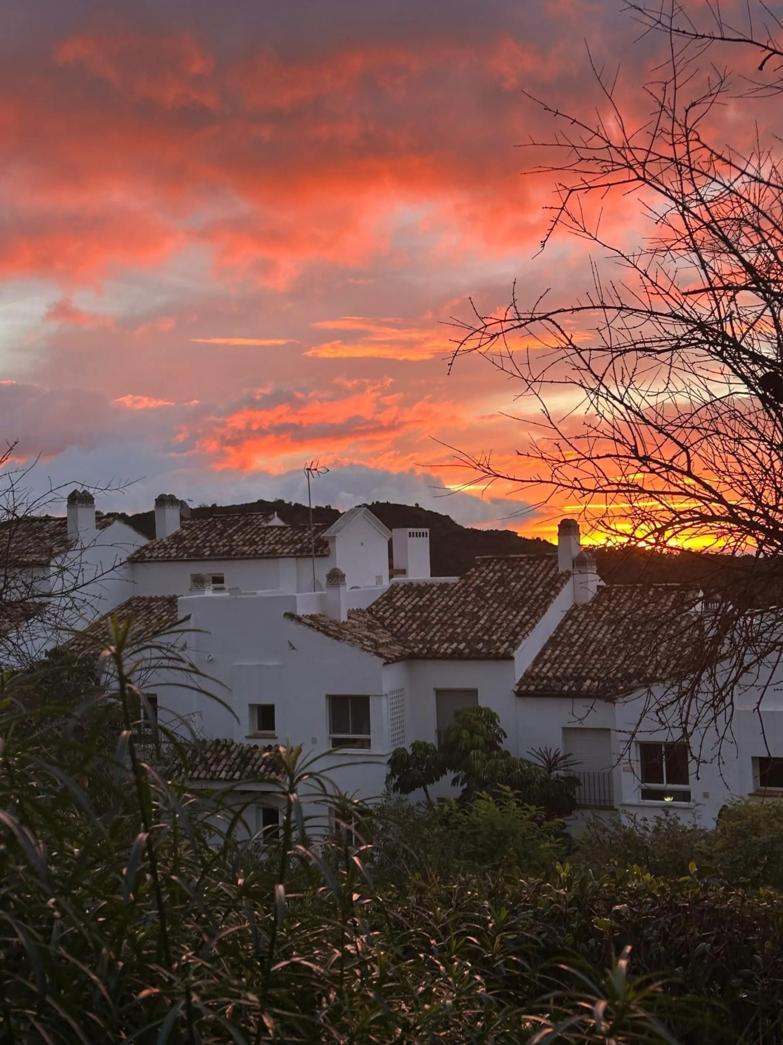 Spacious Ground Floor Apartment with Mountain & Sea Views in Gated La Quinta Urbanization