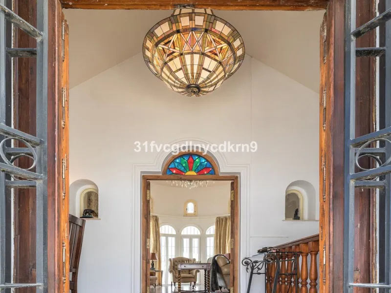 **Discover this Charming Villa in Valle Romano, Estepona** with tourist license