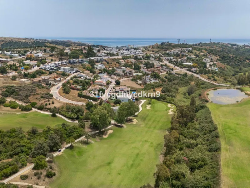 **Discover this Charming Villa in Valle Romano, Estepona** with tourist license