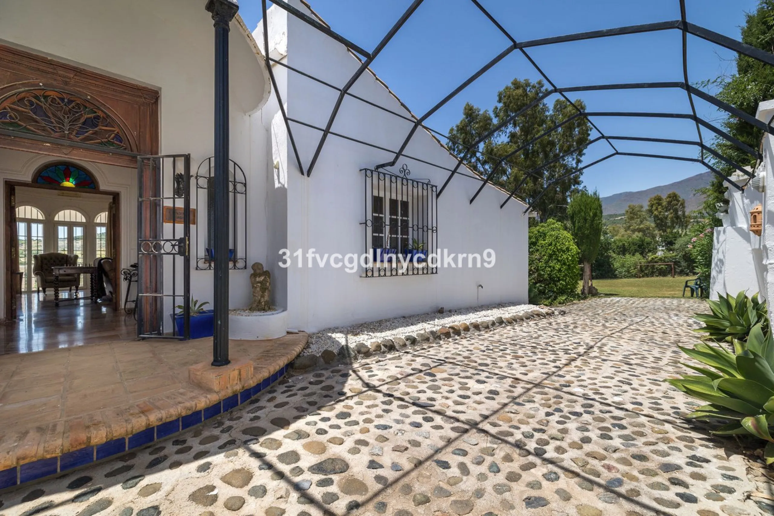 **Discover this Charming Villa in Valle Romano, Estepona** with tourist license