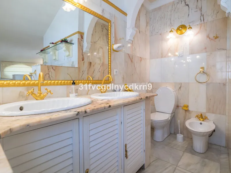 **Discover this Charming Villa in Valle Romano, Estepona** with tourist license
